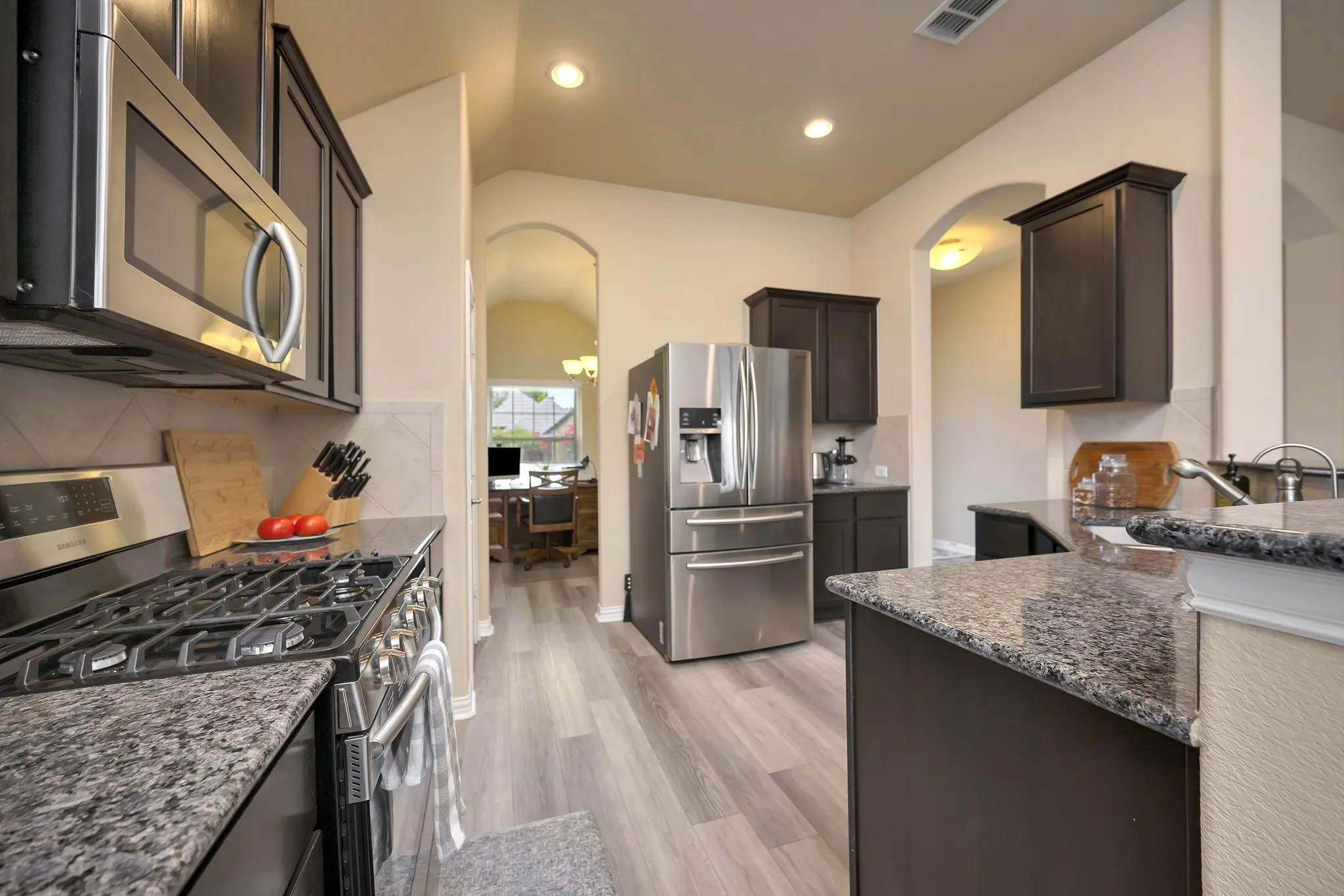 Single Family Residence For Sale in Tarrant County , 933 Keel Line Drive, Crowley, Texas 76036, 3 Bedroom, 2 Bathroom, 2 Garage spaces, 1,835 Sqft, built in 2012, mls#21395484, Real Estate Agent in Crowley, Homes For Sale in Tarrant county, Homes For Sale in Crowley, Realtor in Crowley Texas, Real Estate Brokerage Independent Realty Texas, Luminita Cordes Realtor