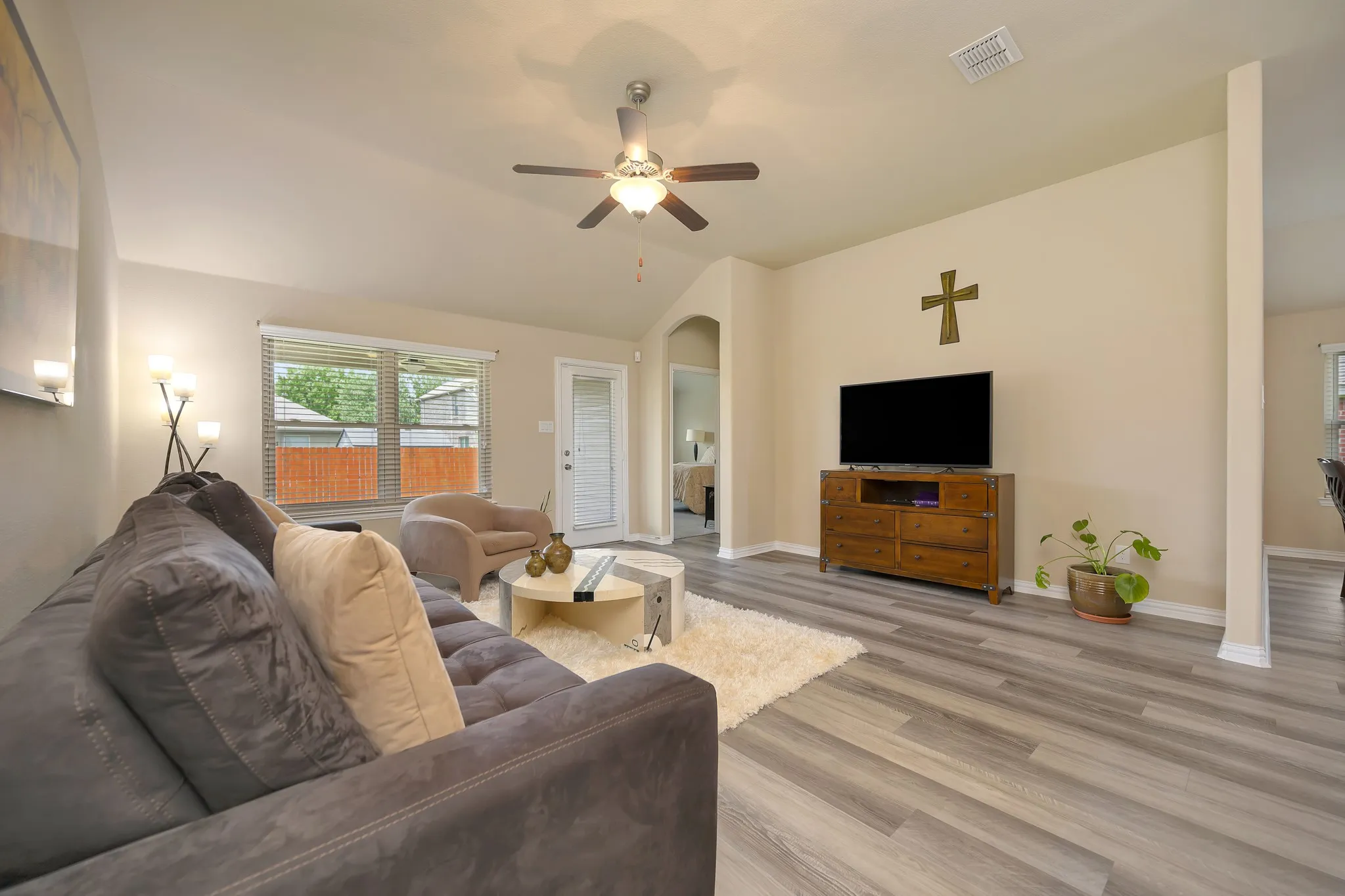 Single Family Residence For Sale in Tarrant County , 933 Keel Line Drive, Crowley, Texas 76036, 3 Bedroom, 2 Bathroom, 2 Garage spaces, 1,835 Sqft, built in 2012, mls#21395484, Real Estate Agent in Crowley, Homes For Sale in Tarrant county, Homes For Sale in Crowley, Realtor in Crowley Texas, Real Estate Brokerage Independent Realty Texas, Luminita Cordes Realtor