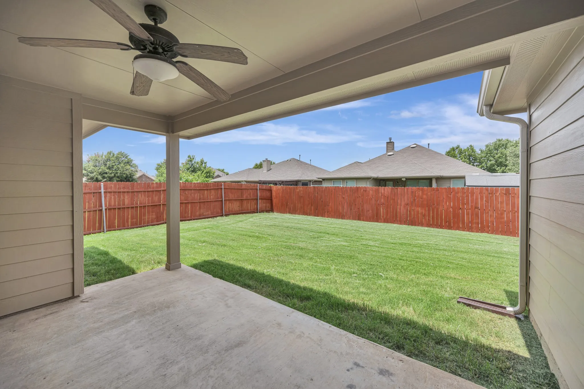 Single Family Residence For Sale in Tarrant County , 933 Keel Line Drive, Crowley, Texas 76036, 3 Bedroom, 2 Bathroom, 2 Garage spaces, 1,835 Sqft, built in 2012, mls#21395484, Real Estate Agent in Crowley, Homes For Sale in Tarrant county, Homes For Sale in Crowley, Realtor in Crowley Texas, Real Estate Brokerage Independent Realty Texas, Luminita Cordes Realtor