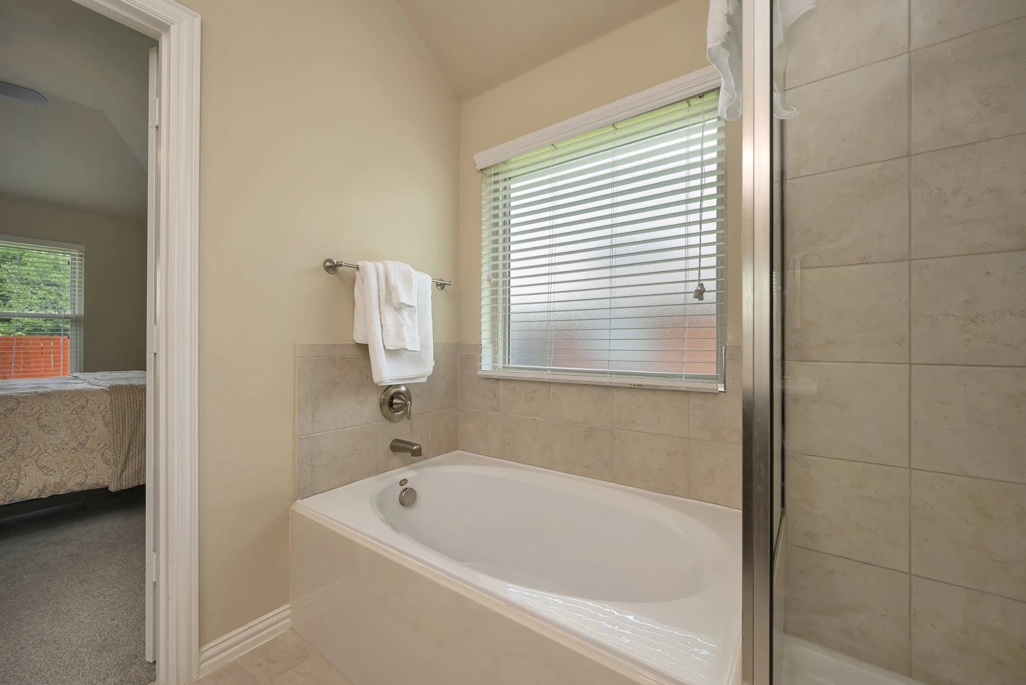 Single Family Residence For Sale in Tarrant County , 933 Keel Line Drive, Crowley, Texas 76036, 3 Bedroom, 2 Bathroom, 2 Garage spaces, 1,835 Sqft, built in 2012, mls#21395484, Real Estate Agent in Crowley, Homes For Sale in Tarrant county, Homes For Sale in Crowley, Realtor in Crowley Texas, Real Estate Brokerage Independent Realty Texas, Luminita Cordes Realtor