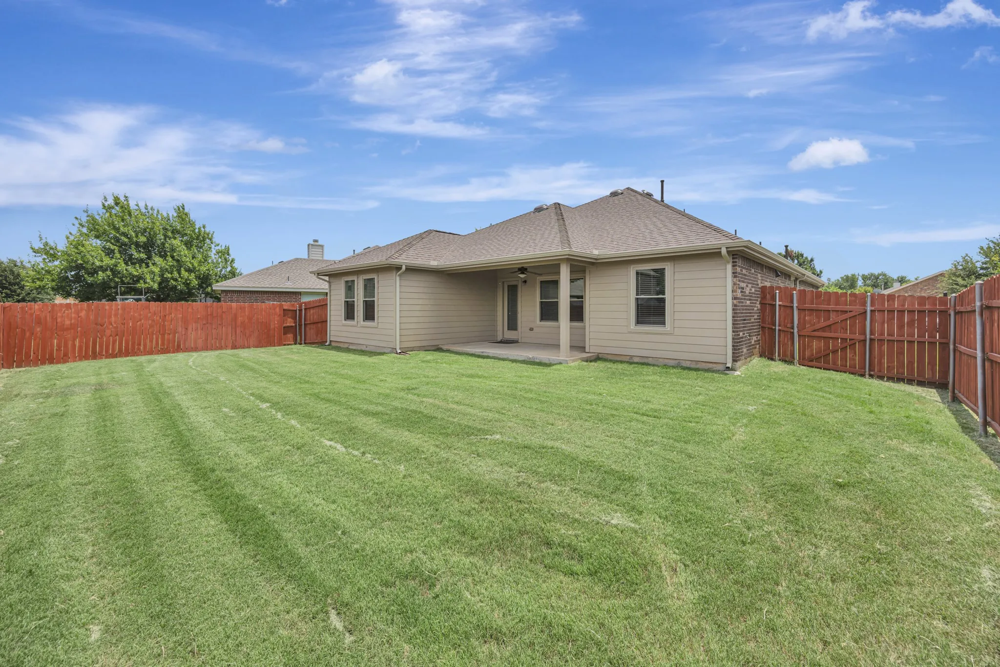 Single Family Residence For Sale in Tarrant County , 933 Keel Line Drive, Crowley, Texas 76036, 3 Bedroom, 2 Bathroom, 2 Garage spaces, 1,835 Sqft, built in 2012, mls#21395484, Real Estate Agent in Crowley, Homes For Sale in Tarrant county, Homes For Sale in Crowley, Realtor in Crowley Texas, Real Estate Brokerage Independent Realty Texas, Luminita Cordes Realtor