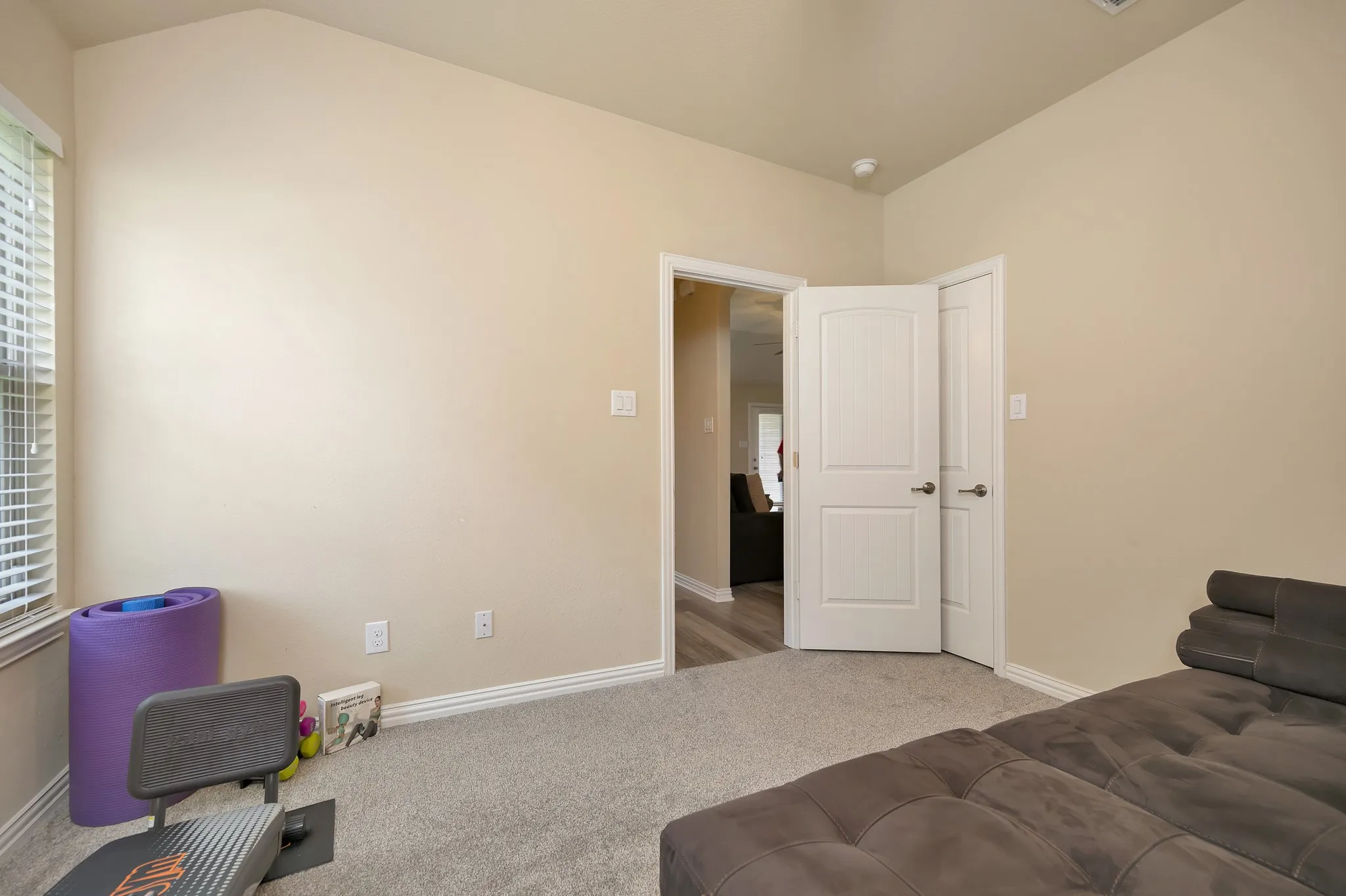 Single Family Residence For Sale in Tarrant County , 933 Keel Line Drive, Crowley, Texas 76036, 3 Bedroom, 2 Bathroom, 2 Garage spaces, 1,835 Sqft, built in 2012, mls#21395484, Real Estate Agent in Crowley, Homes For Sale in Tarrant county, Homes For Sale in Crowley, Realtor in Crowley Texas, Real Estate Brokerage Independent Realty Texas, Luminita Cordes Realtor