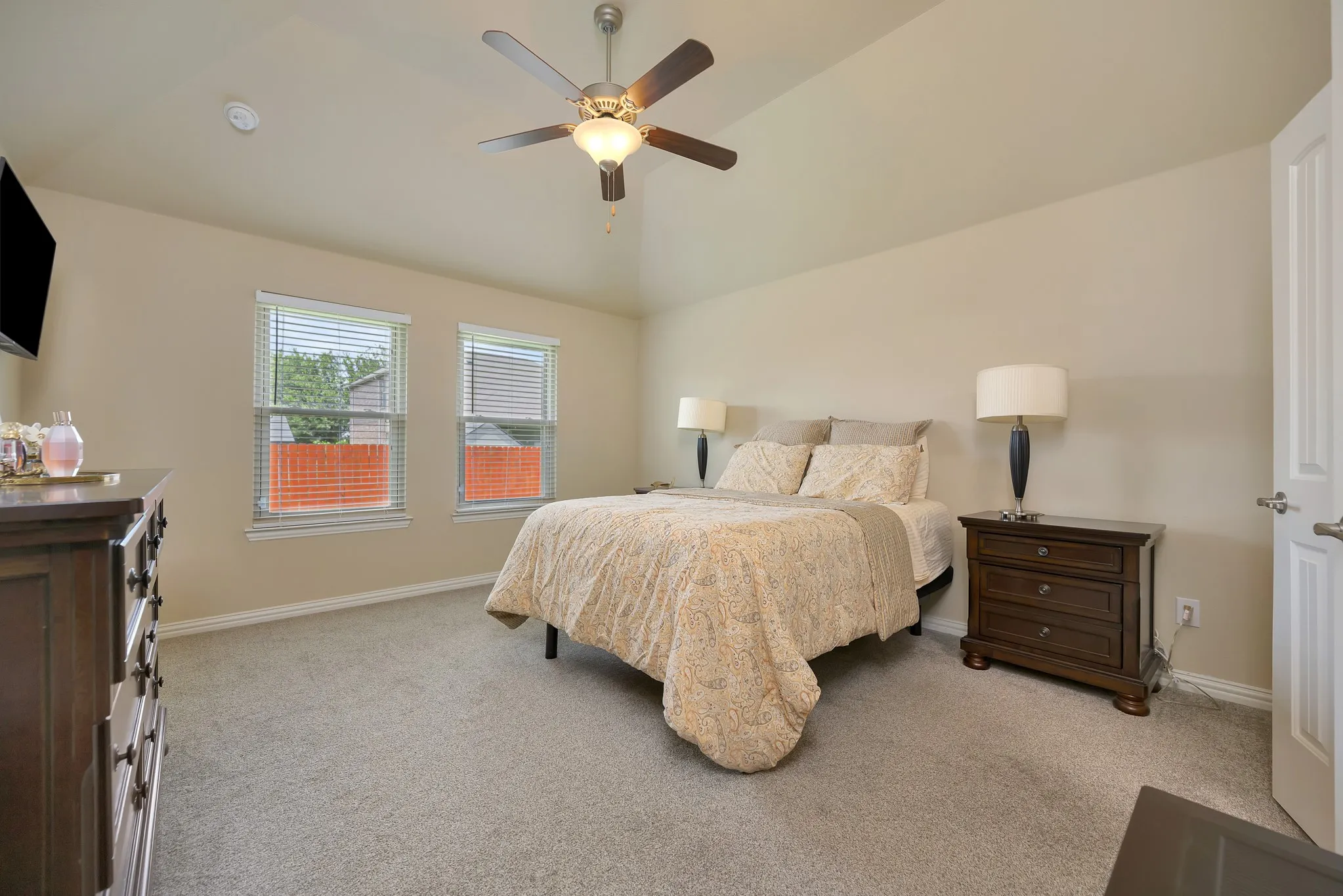 Single Family Residence For Sale in Tarrant County , 933 Keel Line Drive, Crowley, Texas 76036, 3 Bedroom, 2 Bathroom, 2 Garage spaces, 1,835 Sqft, built in 2012, mls#21395484, Real Estate Agent in Crowley, Homes For Sale in Tarrant county, Homes For Sale in Crowley, Realtor in Crowley Texas, Real Estate Brokerage Independent Realty Texas, Luminita Cordes Realtor