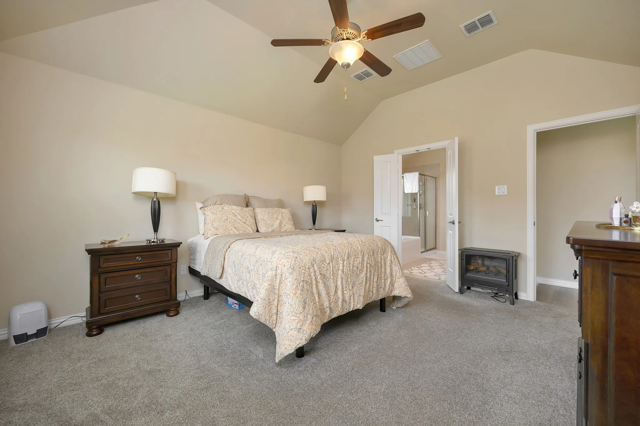 Single Family Residence For Sale in Tarrant County , 933 Keel Line Drive, Crowley, Texas 76036, 3 Bedroom, 2 Bathroom, 2 Garage spaces, 1,835 Sqft, built in 2012, mls#21395484, Real Estate Agent in Crowley, Homes For Sale in Tarrant county, Homes For Sale in Crowley, Realtor in Crowley Texas, Real Estate Brokerage Independent Realty Texas, Luminita Cordes Realtor