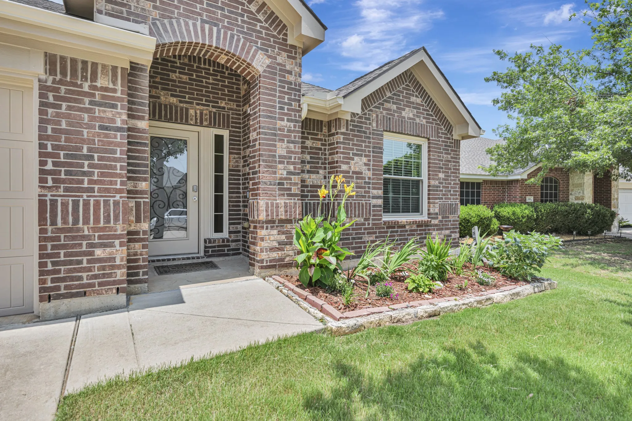 Single Family Residence For Sale in Tarrant County , 933 Keel Line Drive, Crowley, Texas 76036, 3 Bedroom, 2 Bathroom, 2 Garage spaces, 1,835 Sqft, built in 2012, mls#21395484, Real Estate Agent in Crowley, Homes For Sale in Tarrant county, Homes For Sale in Crowley, Realtor in Crowley Texas, Real Estate Brokerage Independent Realty Texas, Luminita Cordes Realtor