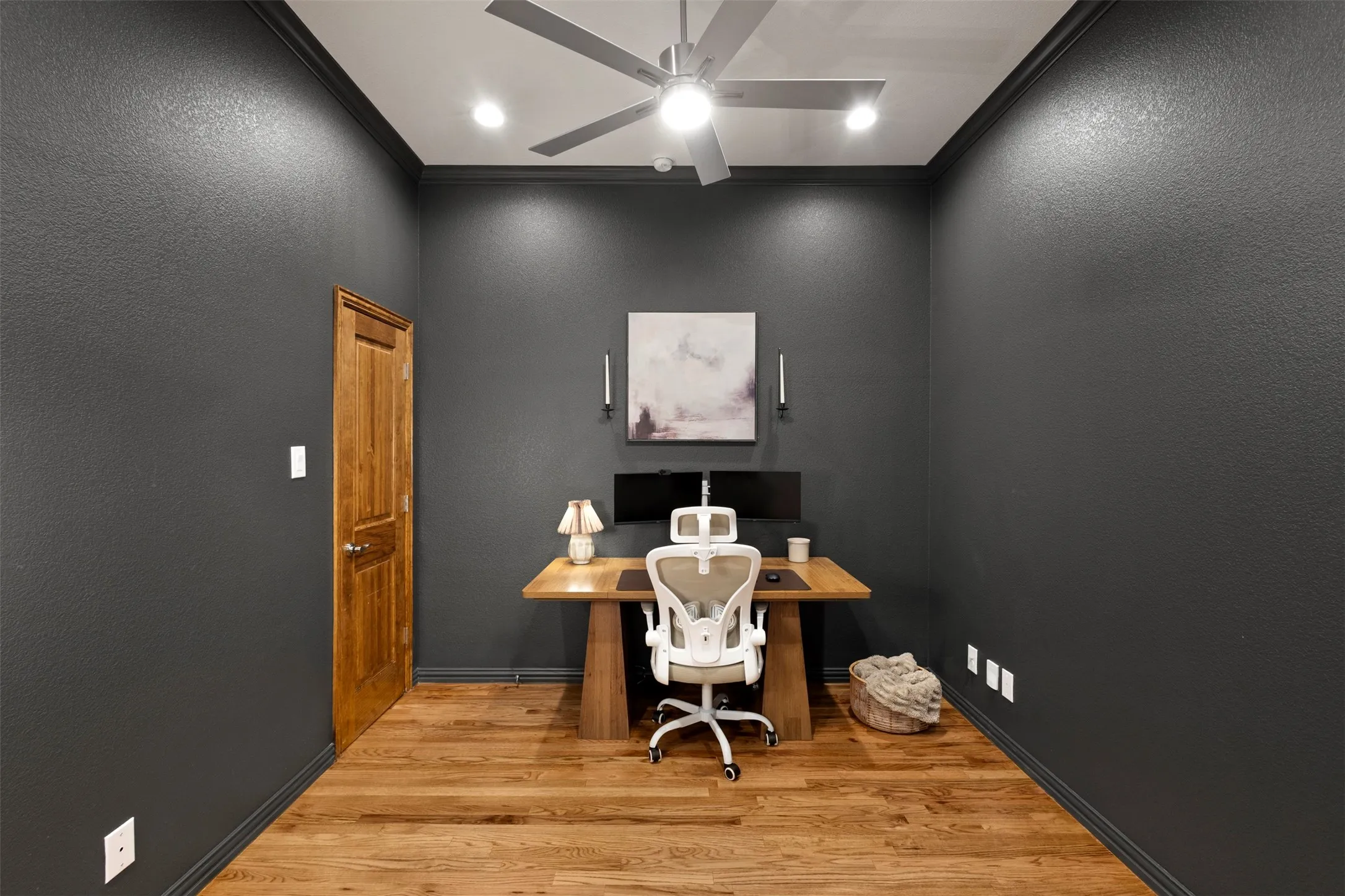 The office even has a closet for added convenience
