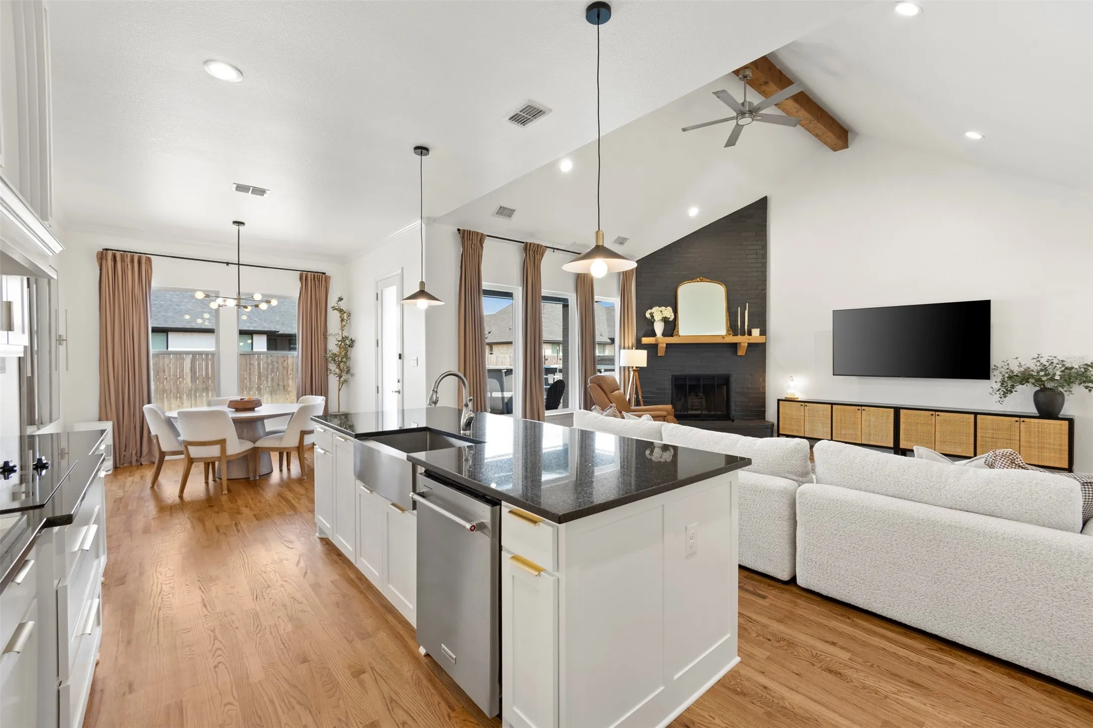 Single Family Residence For Sale in Ellis County , 116 Steves Way, Waxahachie, Texas 75165, 4 Bedroom, 2 Bathroom, 2 Garage spaces, 2,270 Sqft, built in 2021, mls#21391994, Real Estate Agent in Waxahachie, Homes For Sale in Ellis county, Homes For Sale in Waxahachie, Realtor in Waxahachie Texas, Real Estate Brokerage Independent Realty Texas, Luminita Cordes Realtor