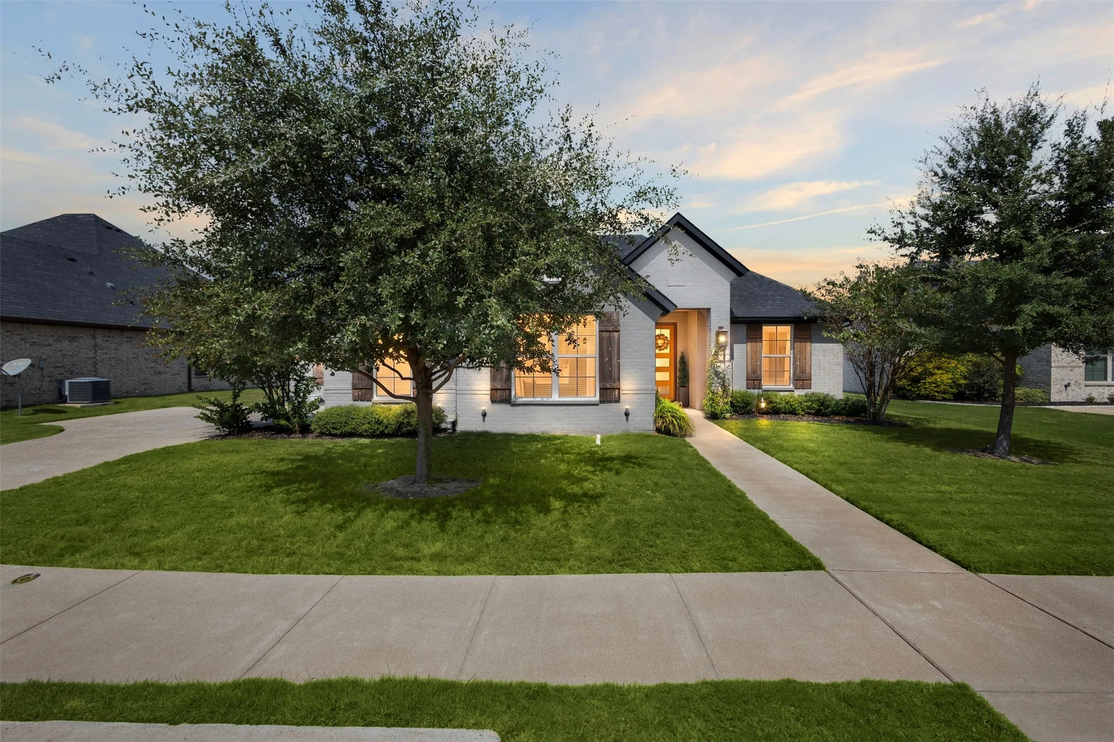Excellent curb appeal!