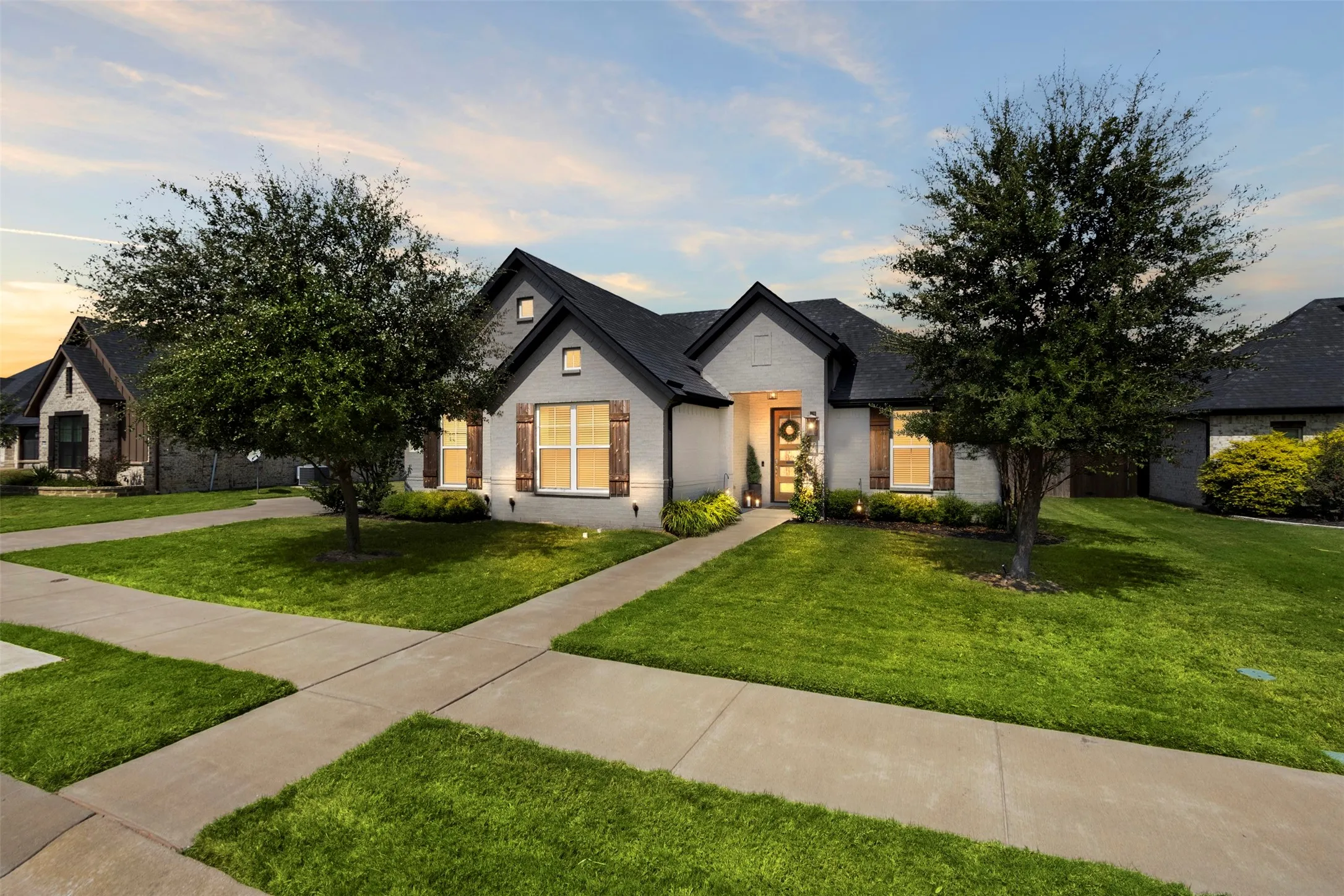Single Family Residence For Sale in Ellis County , 116 Steves Way, Waxahachie, Texas 75165, 4 Bedroom, 2 Bathroom, 2 Garage spaces, 2,270 Sqft, built in 2021, mls#21391994, Real Estate Agent in Waxahachie, Homes For Sale in Ellis county, Homes For Sale in Waxahachie, Realtor in Waxahachie Texas, Real Estate Brokerage Independent Realty Texas, Luminita Cordes Realtor