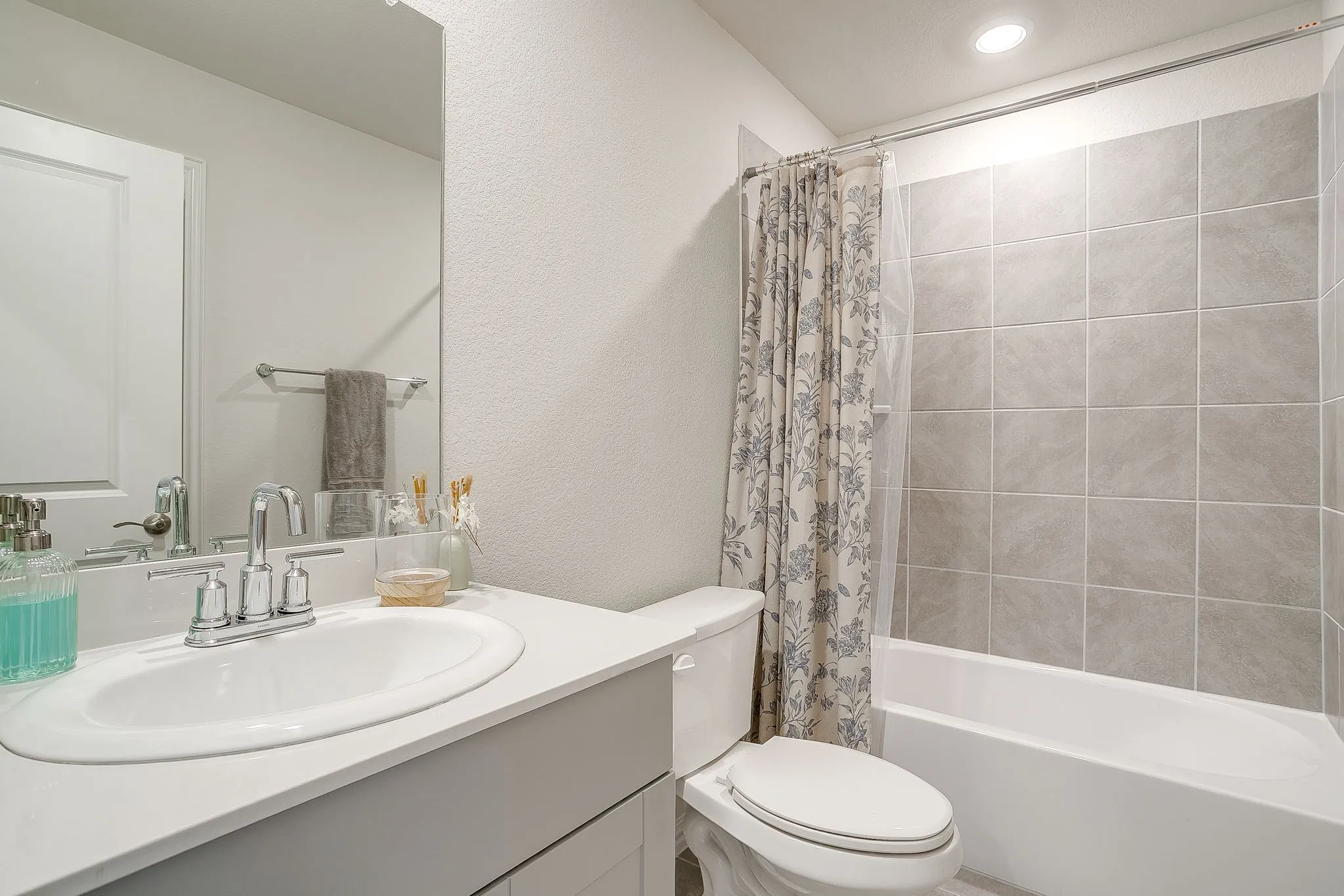 Single Family Residence For Sale in Tarrant County , 3013 Brittlebush Drive, Fort Worth, Texas 76108, 3 Bedroom, 2 Bathroom, 2 Garage spaces, 1,659 Sqft, built in 2023, mls#21395528, Real Estate Agent in Fort Worth, Homes For Sale in Tarrant county, Homes For Sale in Fort Worth, Realtor in Fort Worth Texas, Real Estate Brokerage Independent Realty Texas, Luminita Cordes Realtor