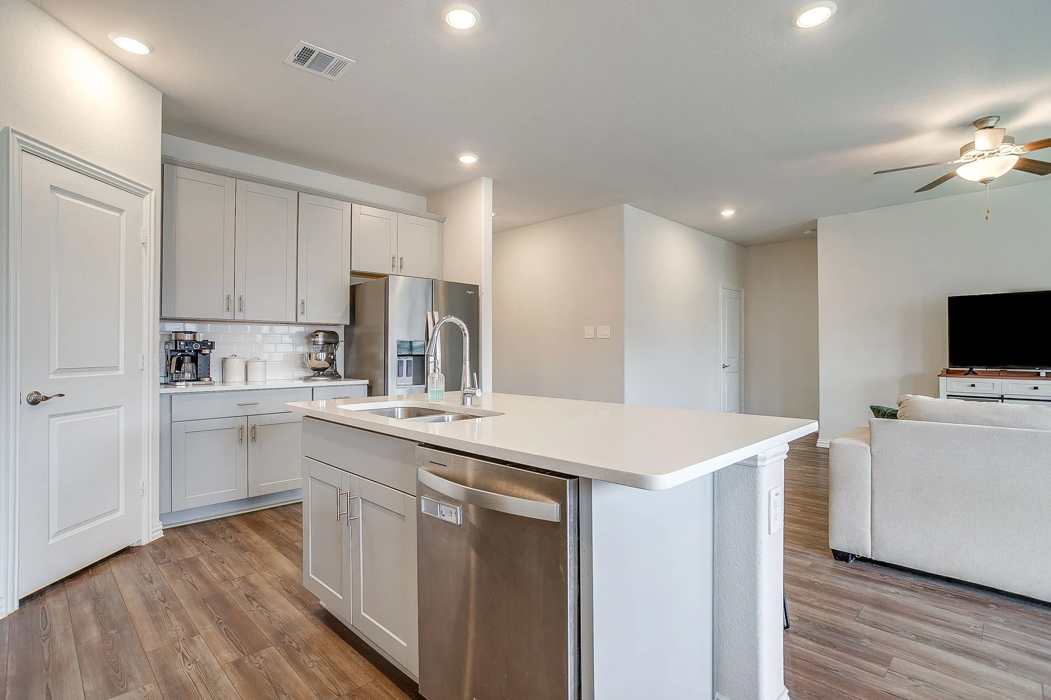 Single Family Residence For Sale in Tarrant County , 3013 Brittlebush Drive, Fort Worth, Texas 76108, 3 Bedroom, 2 Bathroom, 2 Garage spaces, 1,659 Sqft, built in 2023, mls#21395528, Real Estate Agent in Fort Worth, Homes For Sale in Tarrant county, Homes For Sale in Fort Worth, Realtor in Fort Worth Texas, Real Estate Brokerage Independent Realty Texas, Luminita Cordes Realtor
