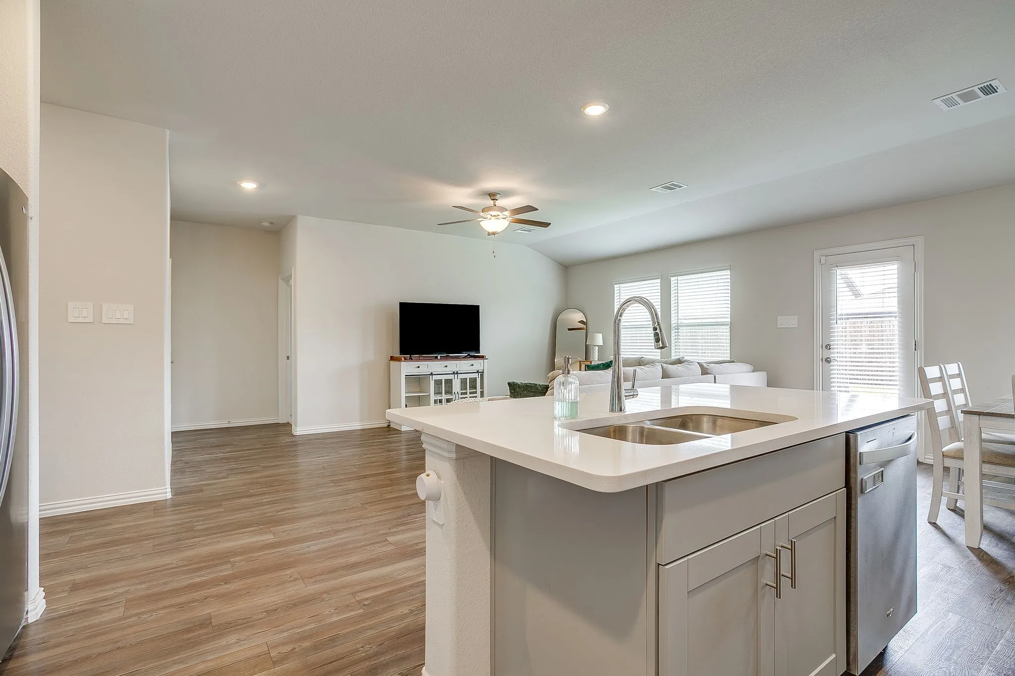 Single Family Residence For Sale in Tarrant County , 3013 Brittlebush Drive, Fort Worth, Texas 76108, 3 Bedroom, 2 Bathroom, 2 Garage spaces, 1,659 Sqft, built in 2023, mls#21395528, Real Estate Agent in Fort Worth, Homes For Sale in Tarrant county, Homes For Sale in Fort Worth, Realtor in Fort Worth Texas, Real Estate Brokerage Independent Realty Texas, Luminita Cordes Realtor