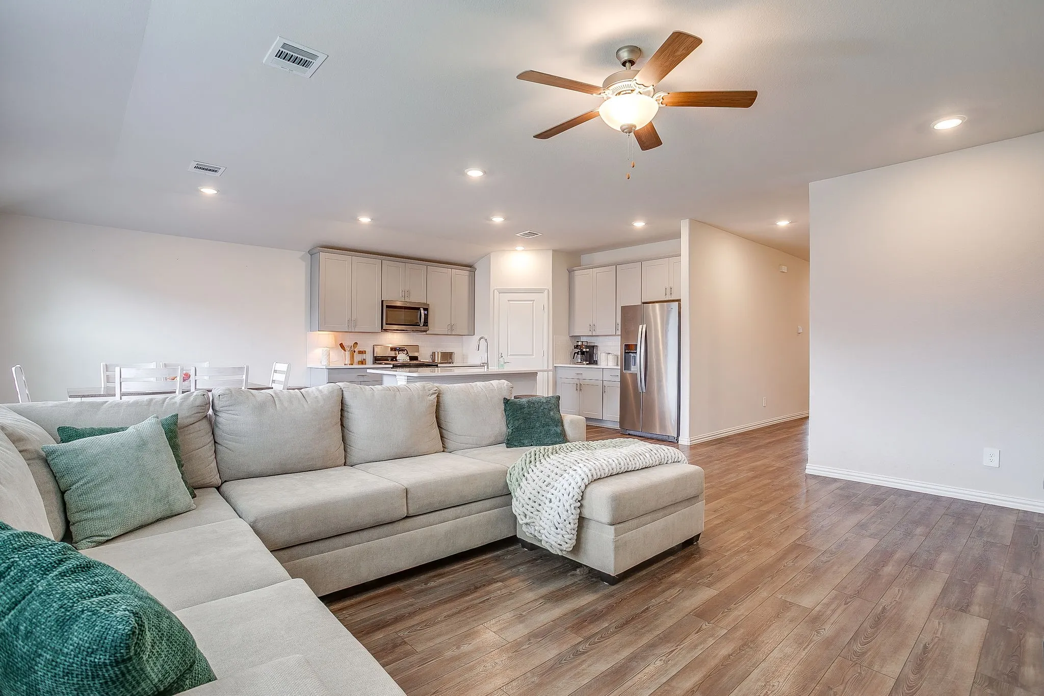 Single Family Residence For Sale in Tarrant County , 3013 Brittlebush Drive, Fort Worth, Texas 76108, 3 Bedroom, 2 Bathroom, 2 Garage spaces, 1,659 Sqft, built in 2023, mls#21395528, Real Estate Agent in Fort Worth, Homes For Sale in Tarrant county, Homes For Sale in Fort Worth, Realtor in Fort Worth Texas, Real Estate Brokerage Independent Realty Texas, Luminita Cordes Realtor