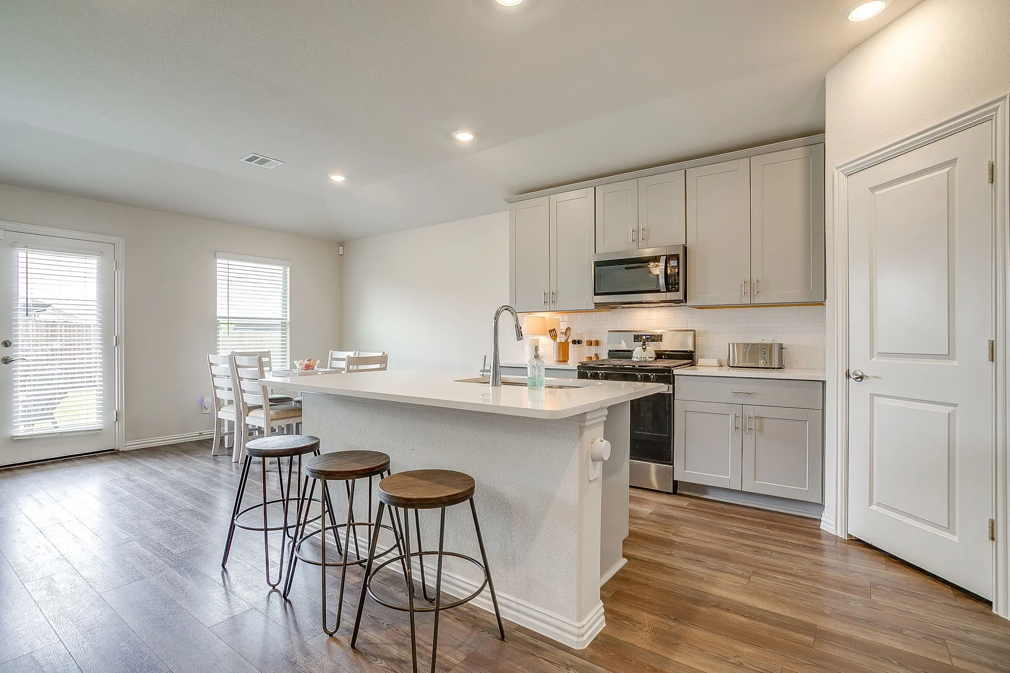 Single Family Residence For Sale in Tarrant County , 3013 Brittlebush Drive, Fort Worth, Texas 76108, 3 Bedroom, 2 Bathroom, 2 Garage spaces, 1,659 Sqft, built in 2023, mls#21395528, Real Estate Agent in Fort Worth, Homes For Sale in Tarrant county, Homes For Sale in Fort Worth, Realtor in Fort Worth Texas, Real Estate Brokerage Independent Realty Texas, Luminita Cordes Realtor