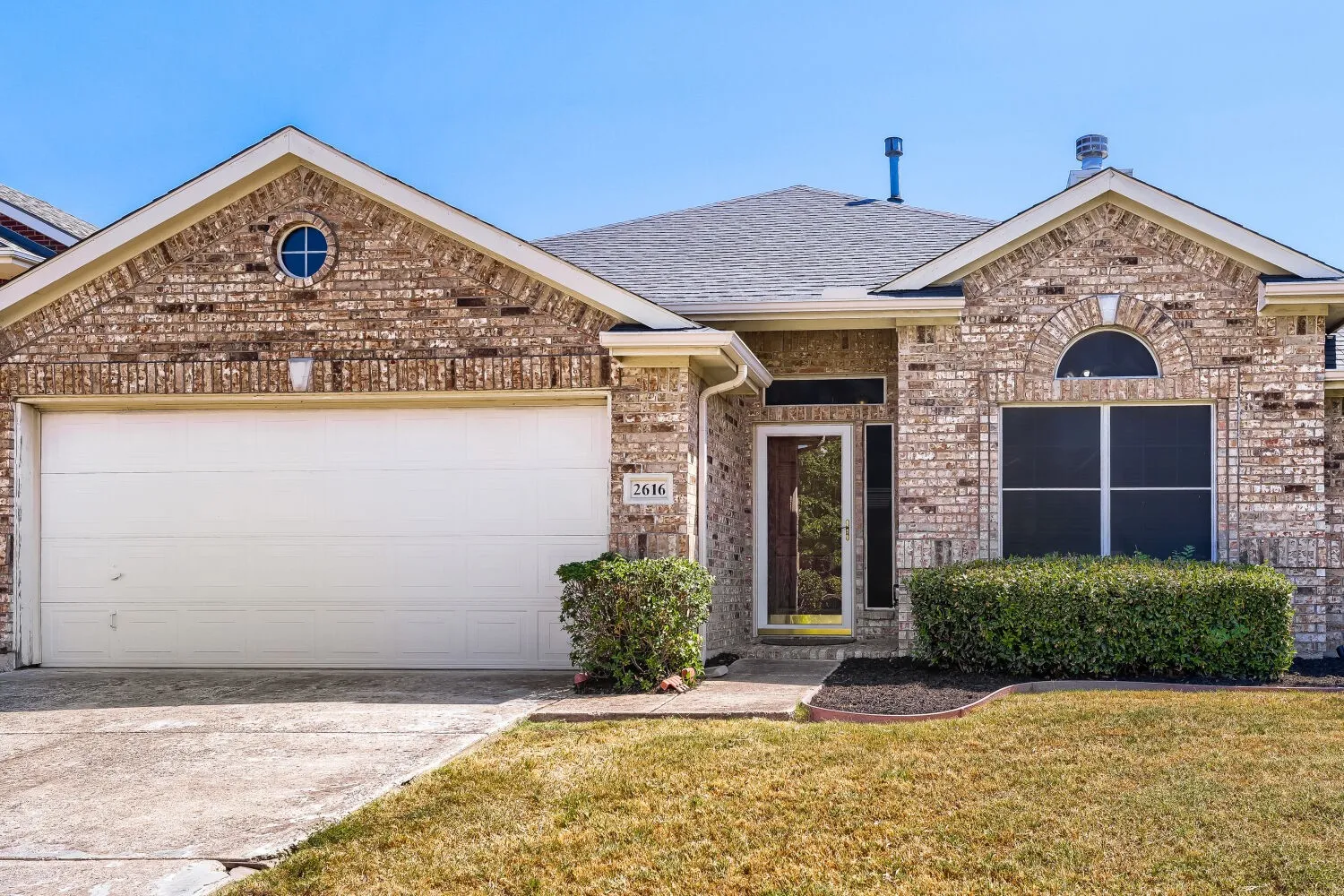 Single Family Residence For Sale in Dallas County , 2616 Cantura Drive, Mesquite, Texas 75181, 3 Bedroom, 2 Bathroom, 2 Garage spaces, 2,086 Sqft, built in 2002, mls#21394093, Real Estate Agent in Mesquite, Homes For Sale in Dallas county, Homes For Sale in Mesquite, Realtor in Mesquite Texas, Real Estate Brokerage Independent Realty Texas, Luminita Cordes Realtor
