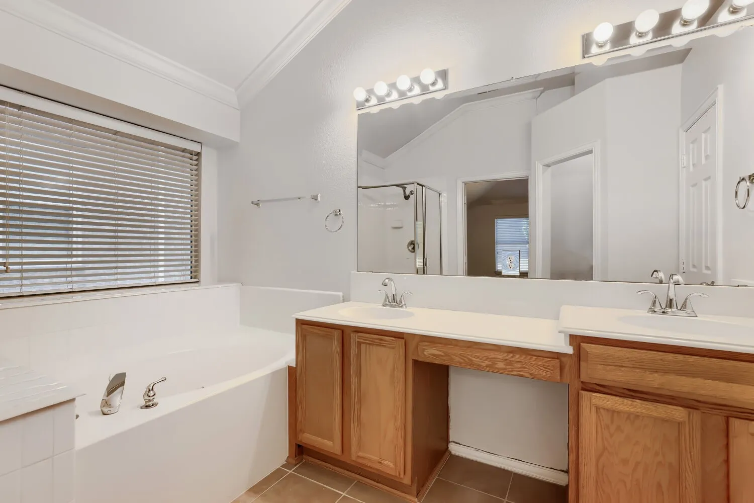 Single Family Residence For Sale in Dallas County , 2616 Cantura Drive, Mesquite, Texas 75181, 3 Bedroom, 2 Bathroom, 2 Garage spaces, 2,086 Sqft, built in 2002, mls#21394093, Real Estate Agent in Mesquite, Homes For Sale in Dallas county, Homes For Sale in Mesquite, Realtor in Mesquite Texas, Real Estate Brokerage Independent Realty Texas, Luminita Cordes Realtor
