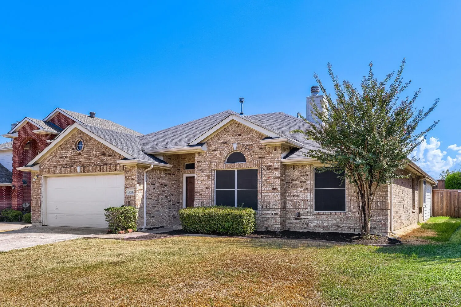 Single Family Residence For Sale in Dallas County , 2616 Cantura Drive, Mesquite, Texas 75181, 3 Bedroom, 2 Bathroom, 2 Garage spaces, 2,086 Sqft, built in 2002, mls#21394093, Real Estate Agent in Mesquite, Homes For Sale in Dallas county, Homes For Sale in Mesquite, Realtor in Mesquite Texas, Real Estate Brokerage Independent Realty Texas, Luminita Cordes Realtor