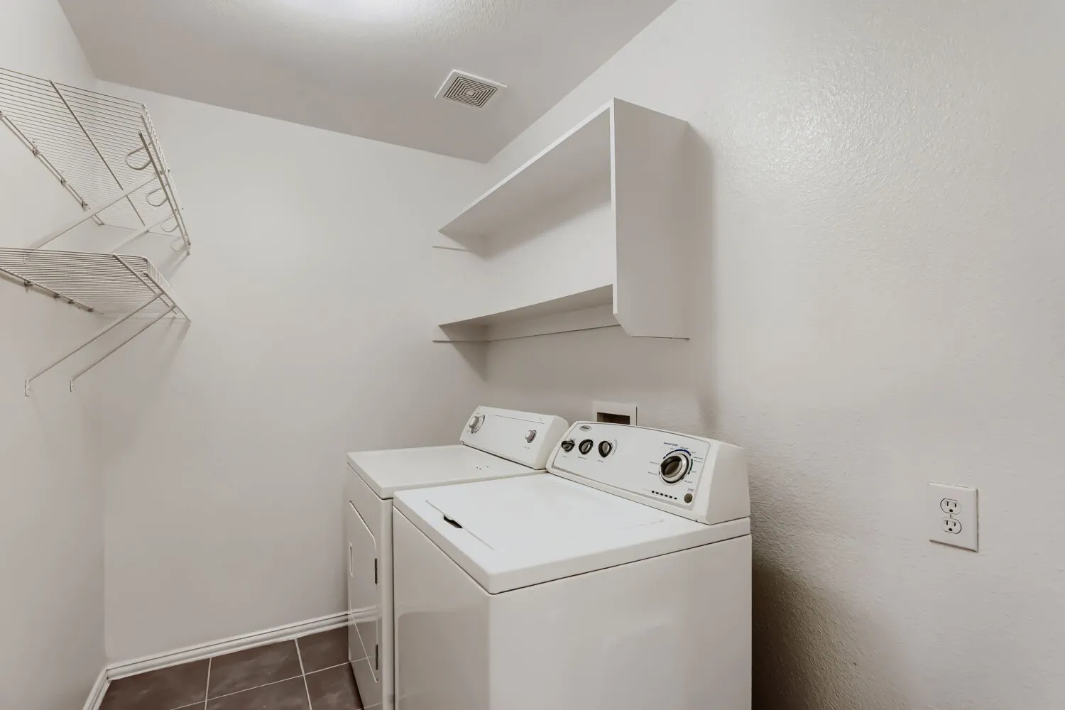 Single Family Residence For Sale in Dallas County , 2616 Cantura Drive, Mesquite, Texas 75181, 3 Bedroom, 2 Bathroom, 2 Garage spaces, 2,086 Sqft, built in 2002, mls#21394093, Real Estate Agent in Mesquite, Homes For Sale in Dallas county, Homes For Sale in Mesquite, Realtor in Mesquite Texas, Real Estate Brokerage Independent Realty Texas, Luminita Cordes Realtor