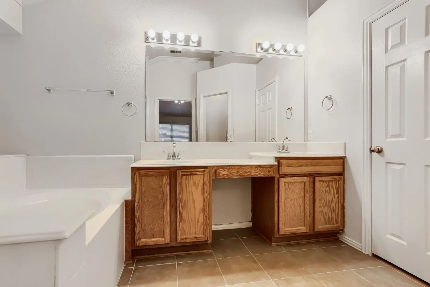 Single Family Residence For Sale in Dallas County , 2616 Cantura Drive, Mesquite, Texas 75181, 3 Bedroom, 2 Bathroom, 2 Garage spaces, 2,086 Sqft, built in 2002, mls#21394093, Real Estate Agent in Mesquite, Homes For Sale in Dallas county, Homes For Sale in Mesquite, Realtor in Mesquite Texas, Real Estate Brokerage Independent Realty Texas, Luminita Cordes Realtor