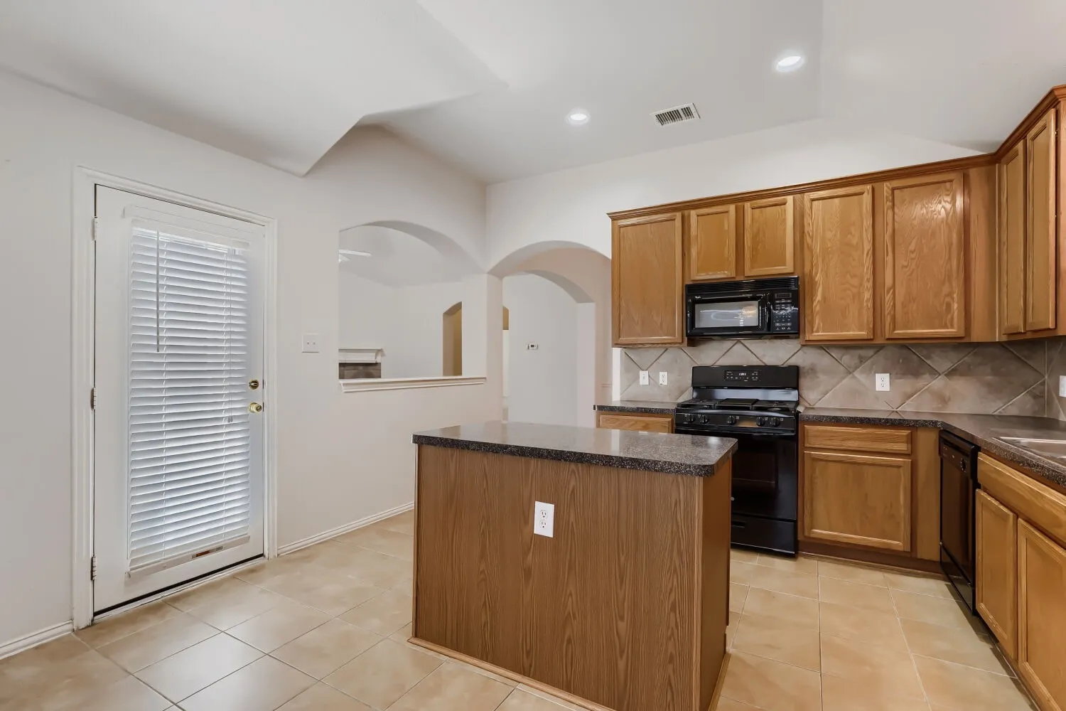 Single Family Residence For Sale in Dallas County , 2616 Cantura Drive, Mesquite, Texas 75181, 3 Bedroom, 2 Bathroom, 2 Garage spaces, 2,086 Sqft, built in 2002, mls#21394093, Real Estate Agent in Mesquite, Homes For Sale in Dallas county, Homes For Sale in Mesquite, Realtor in Mesquite Texas, Real Estate Brokerage Independent Realty Texas, Luminita Cordes Realtor