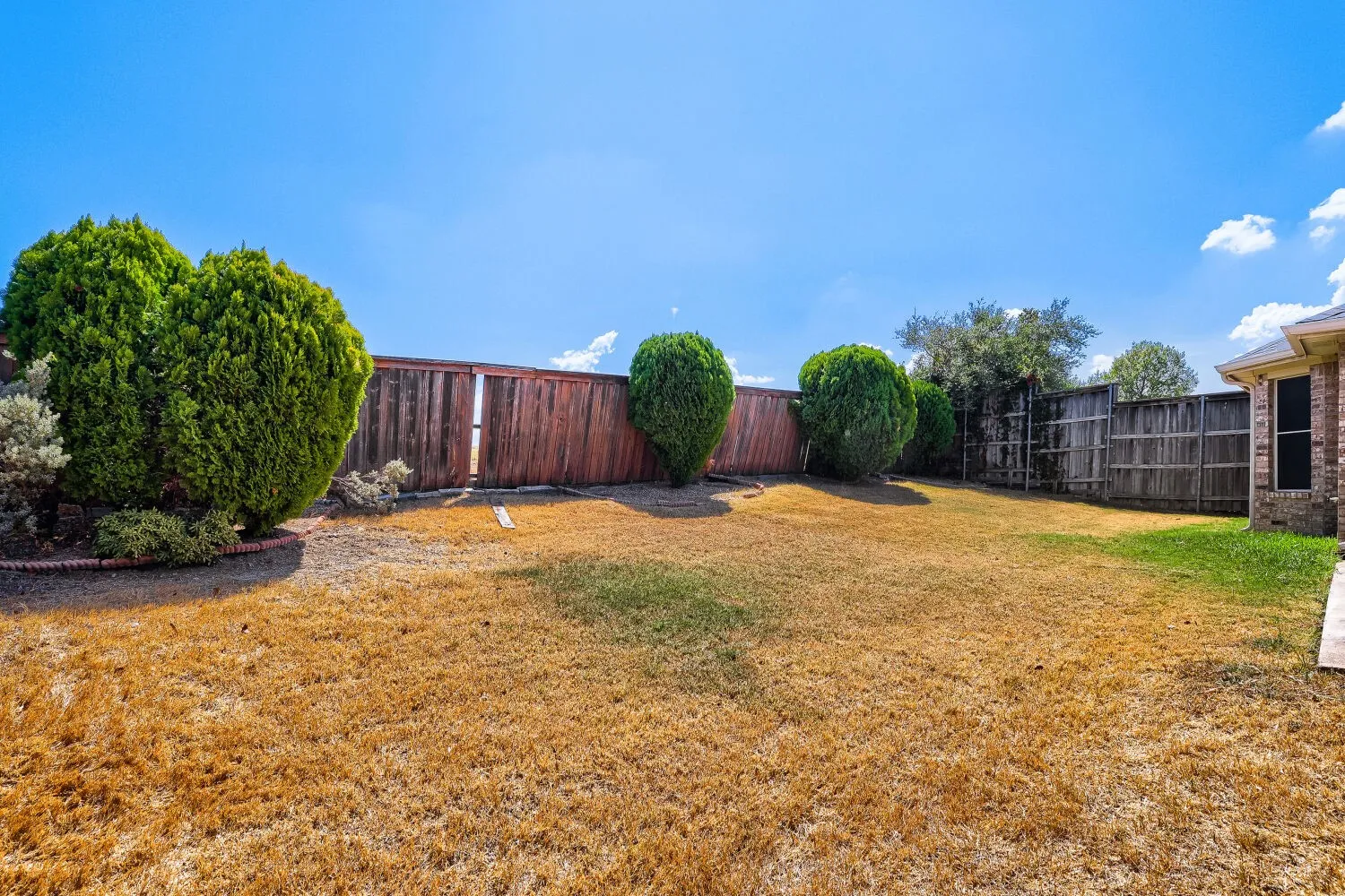 Single Family Residence For Sale in Dallas County , 2616 Cantura Drive, Mesquite, Texas 75181, 3 Bedroom, 2 Bathroom, 2 Garage spaces, 2,086 Sqft, built in 2002, mls#21394093, Real Estate Agent in Mesquite, Homes For Sale in Dallas county, Homes For Sale in Mesquite, Realtor in Mesquite Texas, Real Estate Brokerage Independent Realty Texas, Luminita Cordes Realtor