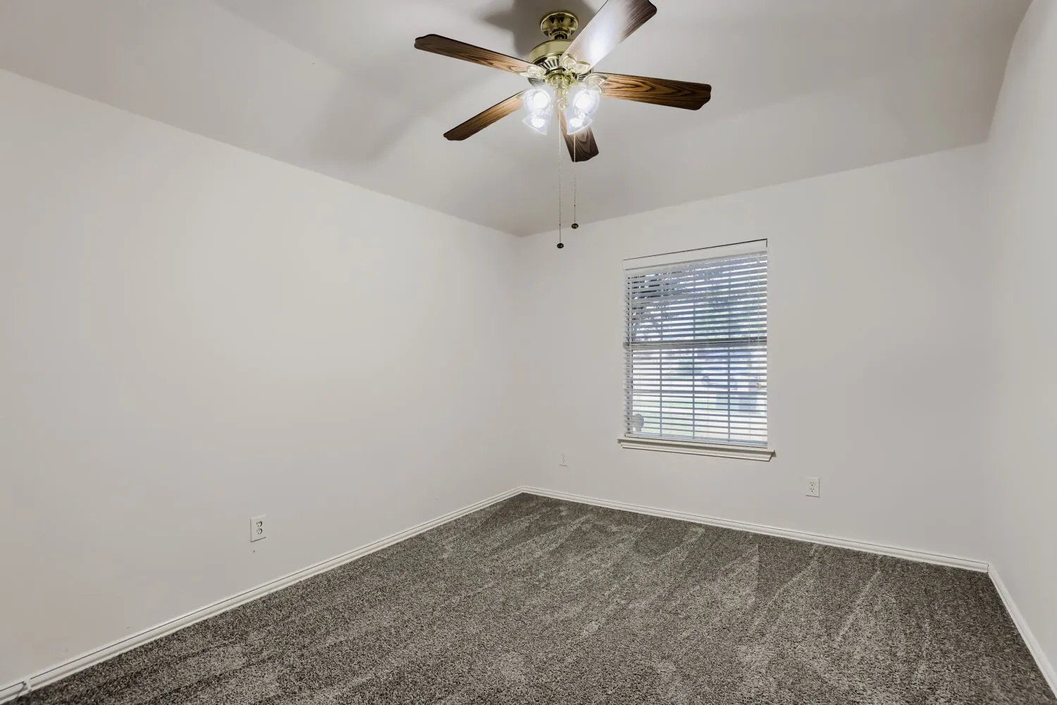 Single Family Residence For Sale in Dallas County , 2616 Cantura Drive, Mesquite, Texas 75181, 3 Bedroom, 2 Bathroom, 2 Garage spaces, 2,086 Sqft, built in 2002, mls#21394093, Real Estate Agent in Mesquite, Homes For Sale in Dallas county, Homes For Sale in Mesquite, Realtor in Mesquite Texas, Real Estate Brokerage Independent Realty Texas, Luminita Cordes Realtor