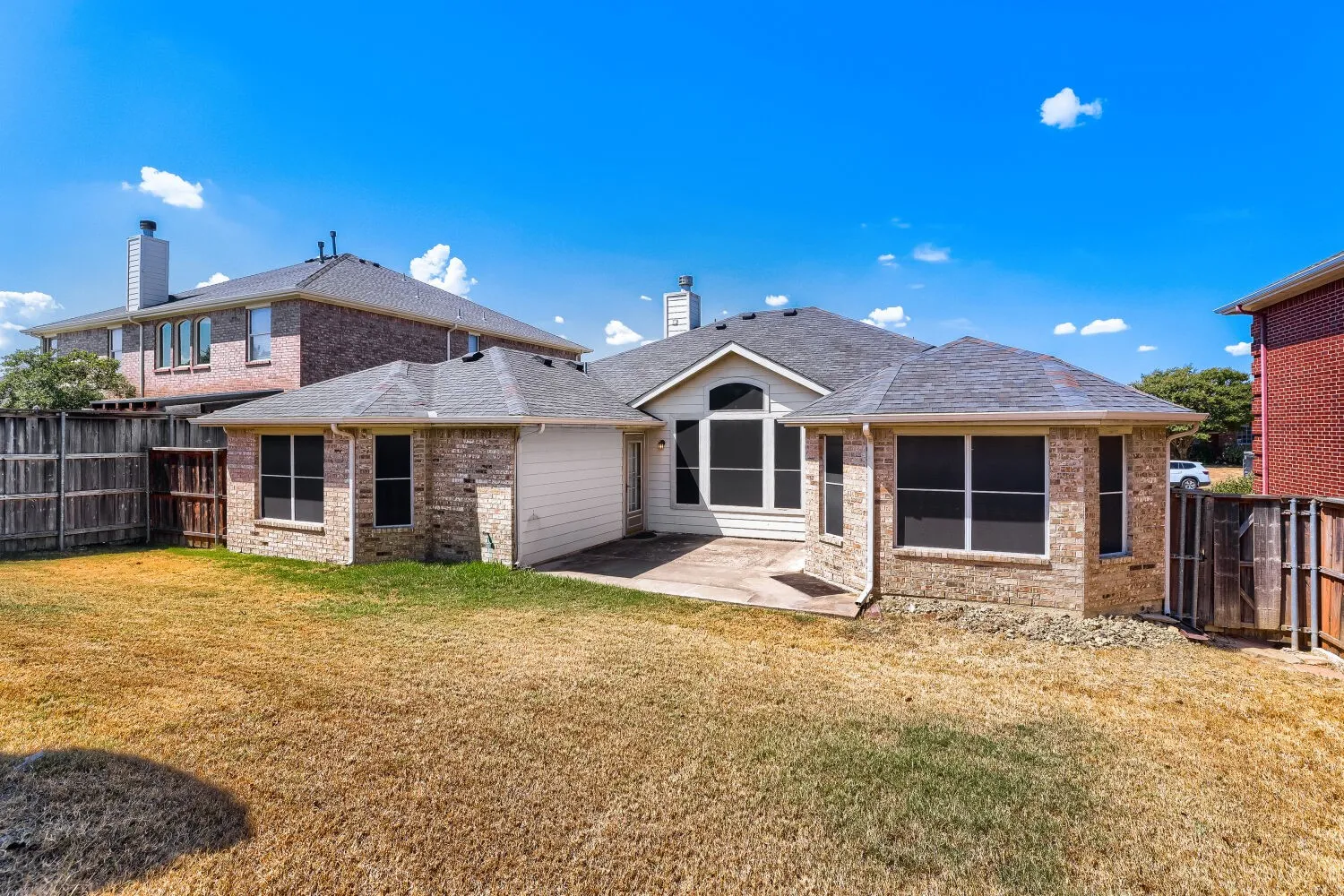 Single Family Residence For Sale in Dallas County , 2616 Cantura Drive, Mesquite, Texas 75181, 3 Bedroom, 2 Bathroom, 2 Garage spaces, 2,086 Sqft, built in 2002, mls#21394093, Real Estate Agent in Mesquite, Homes For Sale in Dallas county, Homes For Sale in Mesquite, Realtor in Mesquite Texas, Real Estate Brokerage Independent Realty Texas, Luminita Cordes Realtor