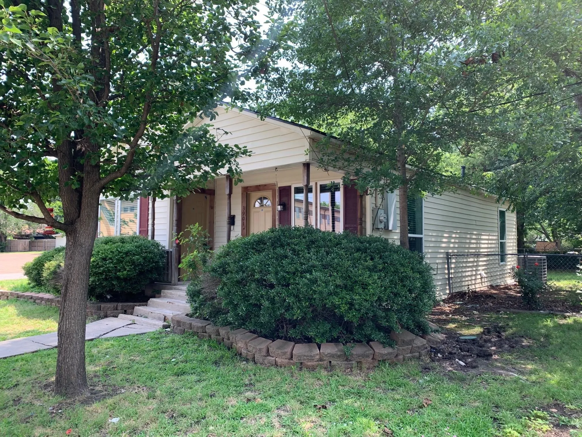 Single Family Residence For Rent in Hunt County , 3901 Bois D Arc Street, Greenville, Texas 75401, 3 Bedroom, 1 Bathroom, Garage spaces, 1,046 Sqft, built in 1940, mls#21395534, Real Estate Agent in Greenville, Homes For Rent in Hunt county, Homes For Rent in Greenville, Realtor in Greenville Texas, Real Estate Brokerage Independent Realty Texas, Luminita Cordes Realtor