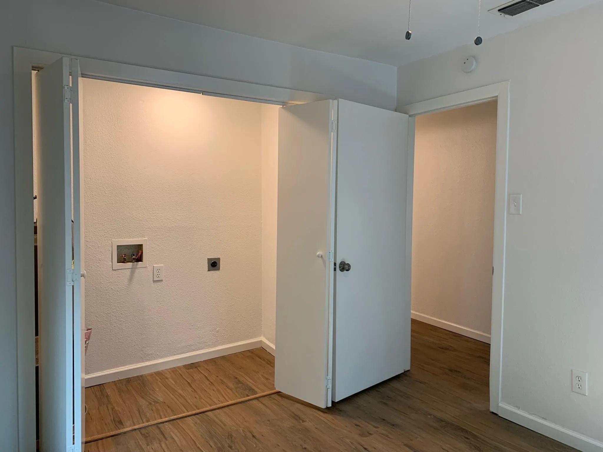 Single Family Residence For Rent in Hunt County , 3901 Bois D Arc Street, Greenville, Texas 75401, 3 Bedroom, 1 Bathroom, Garage spaces, 1,046 Sqft, built in 1940, mls#21395534, Real Estate Agent in Greenville, Homes For Rent in Hunt county, Homes For Rent in Greenville, Realtor in Greenville Texas, Real Estate Brokerage Independent Realty Texas, Luminita Cordes Realtor