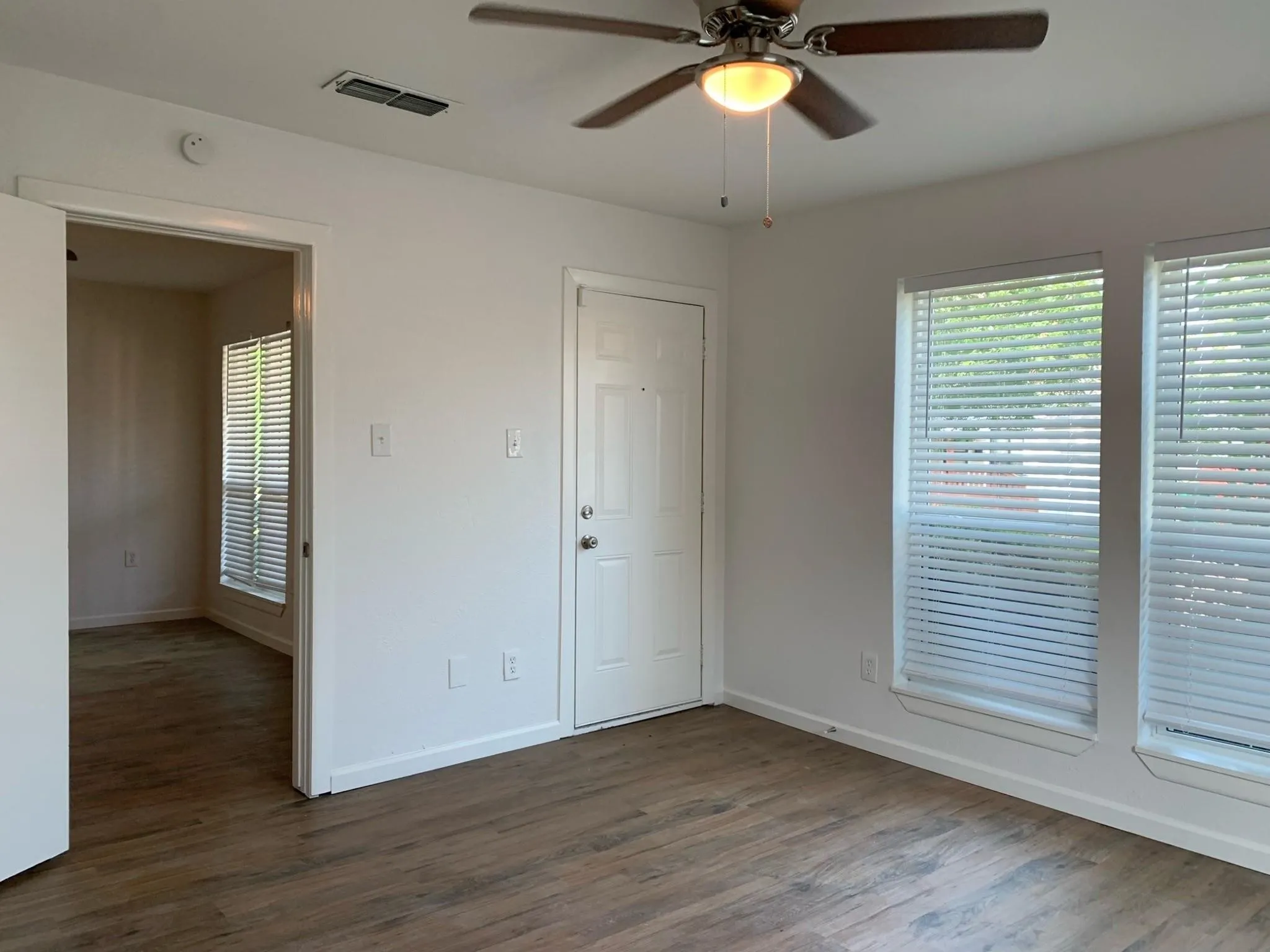 Single Family Residence For Rent in Hunt County , 3901 Bois D Arc Street, Greenville, Texas 75401, 3 Bedroom, 1 Bathroom, Garage spaces, 1,046 Sqft, built in 1940, mls#21395534, Real Estate Agent in Greenville, Homes For Rent in Hunt county, Homes For Rent in Greenville, Realtor in Greenville Texas, Real Estate Brokerage Independent Realty Texas, Luminita Cordes Realtor