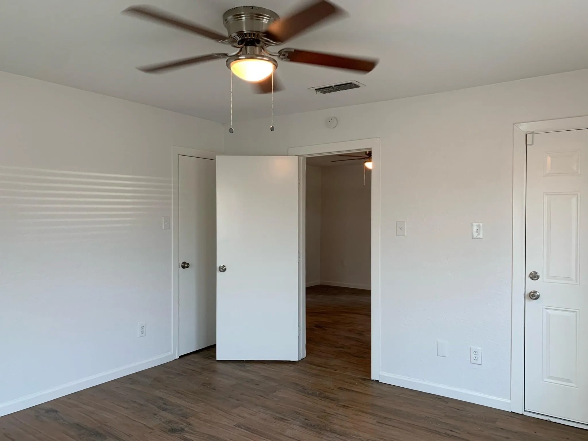 Single Family Residence For Rent in Hunt County , 3901 Bois D Arc Street, Greenville, Texas 75401, 3 Bedroom, 1 Bathroom, Garage spaces, 1,046 Sqft, built in 1940, mls#21395534, Real Estate Agent in Greenville, Homes For Rent in Hunt county, Homes For Rent in Greenville, Realtor in Greenville Texas, Real Estate Brokerage Independent Realty Texas, Luminita Cordes Realtor