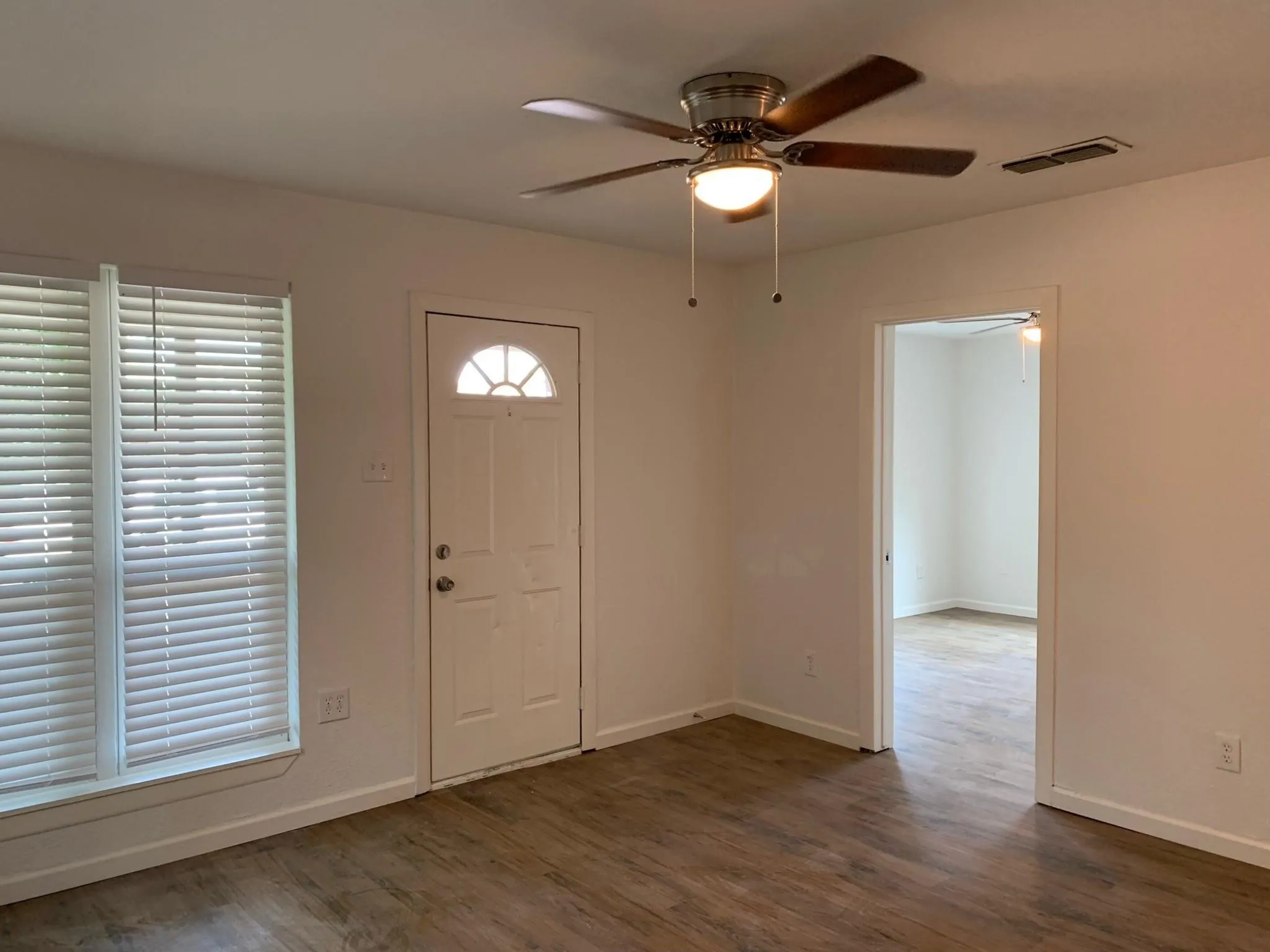 Single Family Residence For Rent in Hunt County , 3901 Bois D Arc Street, Greenville, Texas 75401, 3 Bedroom, 1 Bathroom, Garage spaces, 1,046 Sqft, built in 1940, mls#21395534, Real Estate Agent in Greenville, Homes For Rent in Hunt county, Homes For Rent in Greenville, Realtor in Greenville Texas, Real Estate Brokerage Independent Realty Texas, Luminita Cordes Realtor