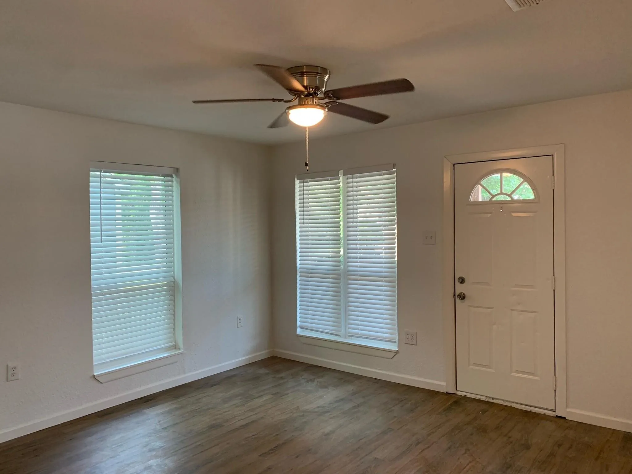 Single Family Residence For Rent in Hunt County , 3901 Bois D Arc Street, Greenville, Texas 75401, 3 Bedroom, 1 Bathroom, Garage spaces, 1,046 Sqft, built in 1940, mls#21395534, Real Estate Agent in Greenville, Homes For Rent in Hunt county, Homes For Rent in Greenville, Realtor in Greenville Texas, Real Estate Brokerage Independent Realty Texas, Luminita Cordes Realtor