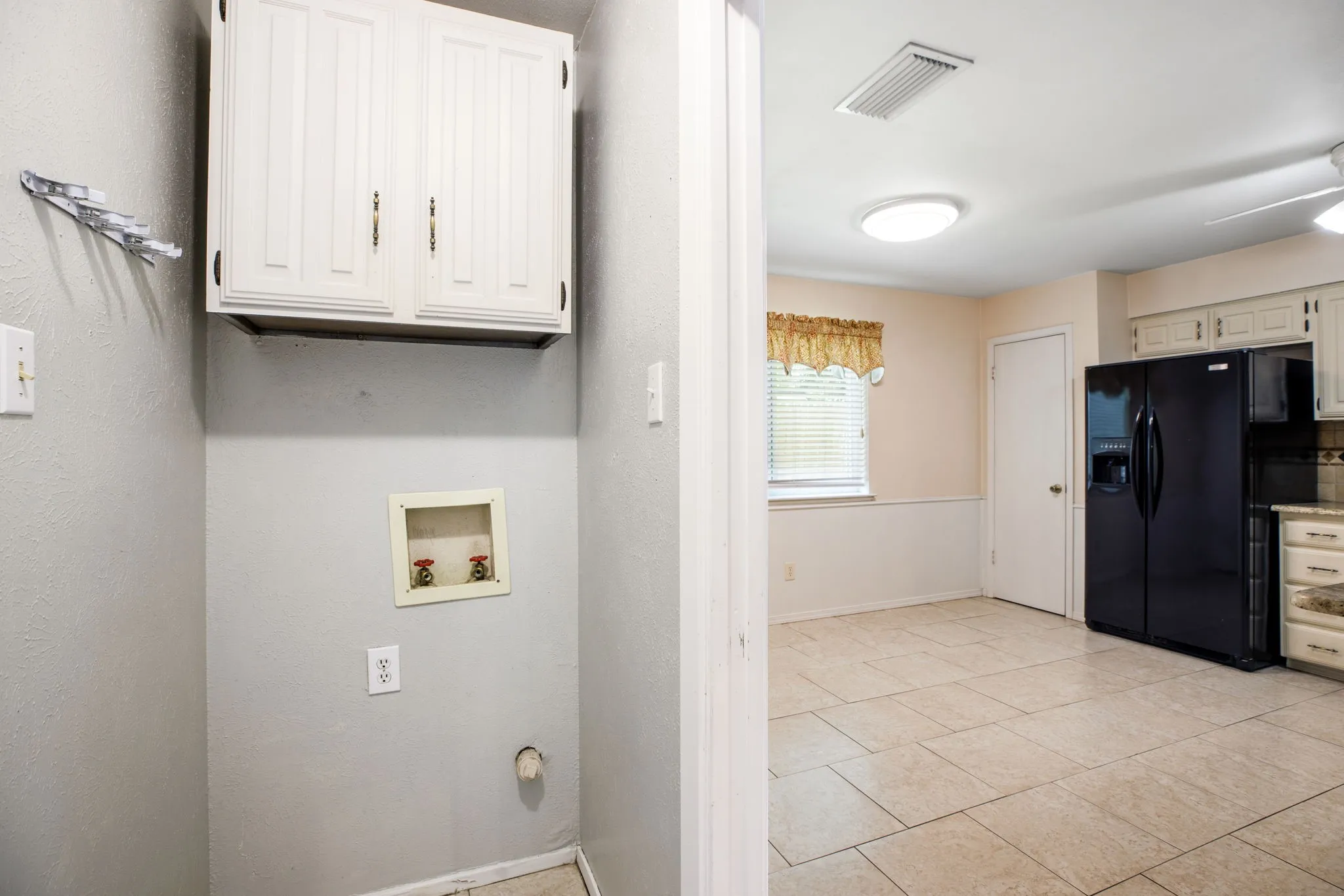 Single Family Residence For Sale in Tarrant County , 715 Salem Drive, Arlington, Texas 76014, 4 Bedroom, 2 Bathroom, 2 Garage spaces, 2,146 Sqft, built in 1977, mls#21393607, Real Estate Agent in Arlington, Homes For Sale in Tarrant county, Homes For Sale in Arlington, Realtor in Arlington Texas, Real Estate Brokerage Independent Realty Texas, Luminita Cordes Realtor