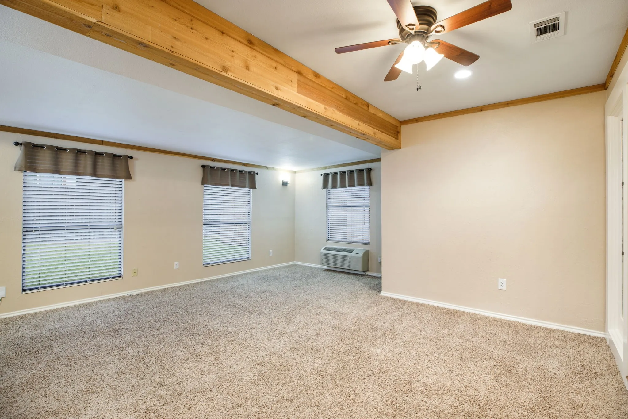 Single Family Residence For Sale in Tarrant County , 715 Salem Drive, Arlington, Texas 76014, 4 Bedroom, 2 Bathroom, 2 Garage spaces, 2,146 Sqft, built in 1977, mls#21393607, Real Estate Agent in Arlington, Homes For Sale in Tarrant county, Homes For Sale in Arlington, Realtor in Arlington Texas, Real Estate Brokerage Independent Realty Texas, Luminita Cordes Realtor