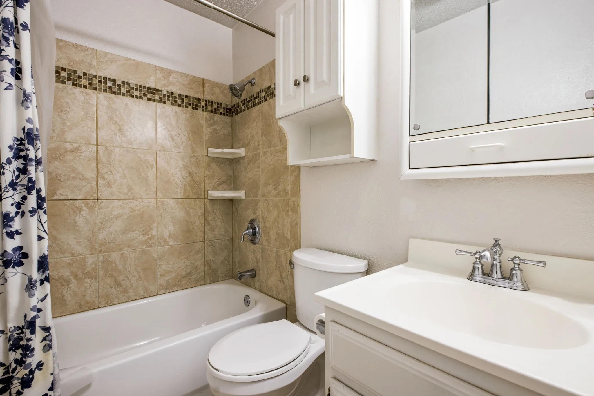 Single Family Residence For Sale in Tarrant County , 715 Salem Drive, Arlington, Texas 76014, 4 Bedroom, 2 Bathroom, 2 Garage spaces, 2,146 Sqft, built in 1977, mls#21393607, Real Estate Agent in Arlington, Homes For Sale in Tarrant county, Homes For Sale in Arlington, Realtor in Arlington Texas, Real Estate Brokerage Independent Realty Texas, Luminita Cordes Realtor