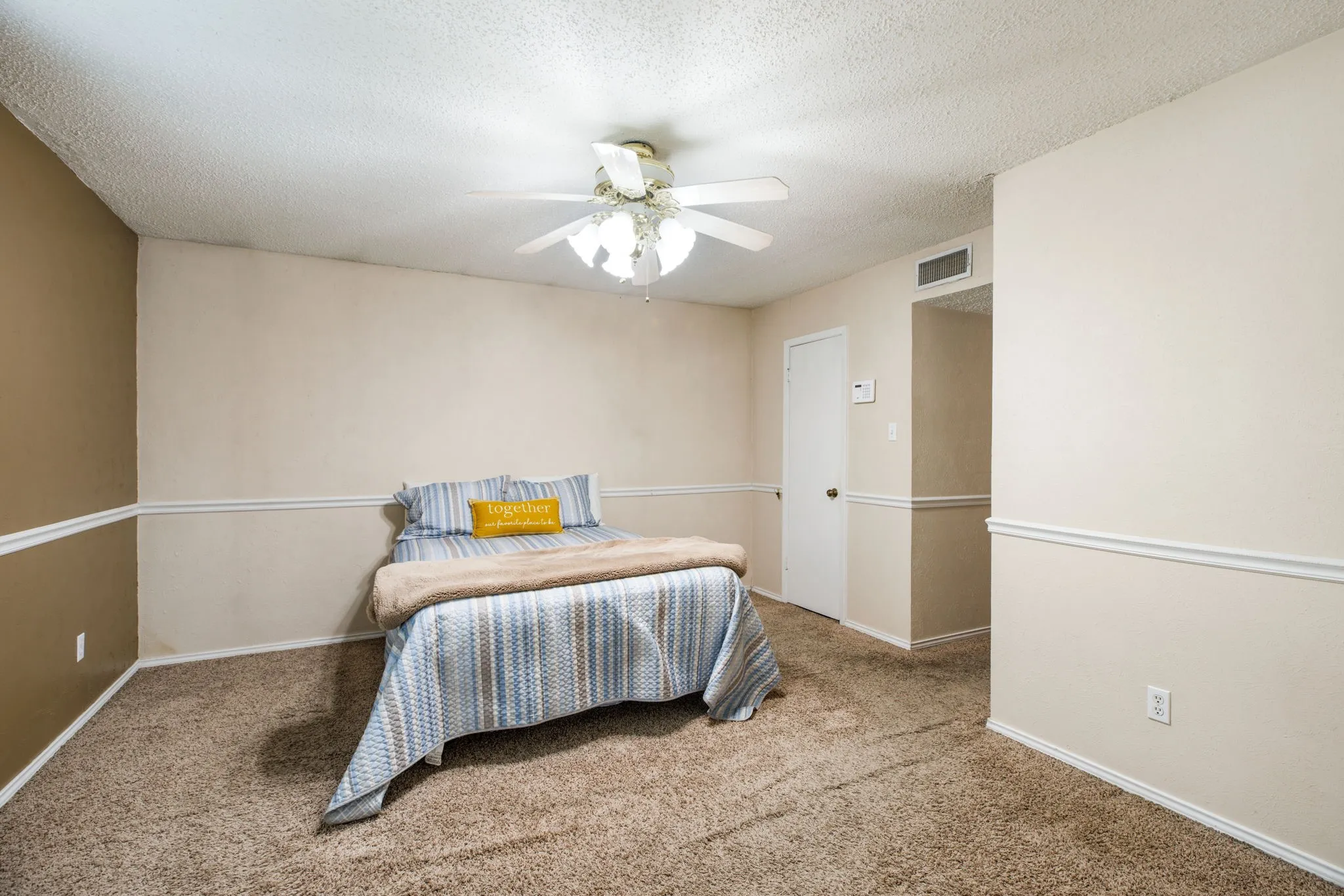 Single Family Residence For Sale in Tarrant County , 715 Salem Drive, Arlington, Texas 76014, 4 Bedroom, 2 Bathroom, 2 Garage spaces, 2,146 Sqft, built in 1977, mls#21393607, Real Estate Agent in Arlington, Homes For Sale in Tarrant county, Homes For Sale in Arlington, Realtor in Arlington Texas, Real Estate Brokerage Independent Realty Texas, Luminita Cordes Realtor