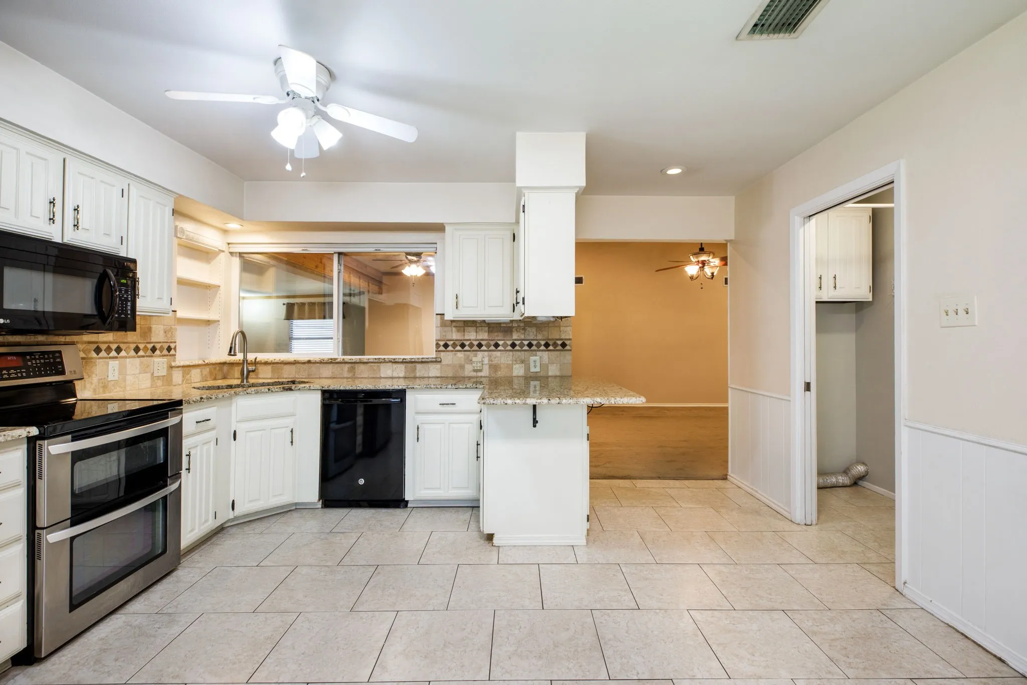 Single Family Residence For Sale in Tarrant County , 715 Salem Drive, Arlington, Texas 76014, 4 Bedroom, 2 Bathroom, 2 Garage spaces, 2,146 Sqft, built in 1977, mls#21393607, Real Estate Agent in Arlington, Homes For Sale in Tarrant county, Homes For Sale in Arlington, Realtor in Arlington Texas, Real Estate Brokerage Independent Realty Texas, Luminita Cordes Realtor