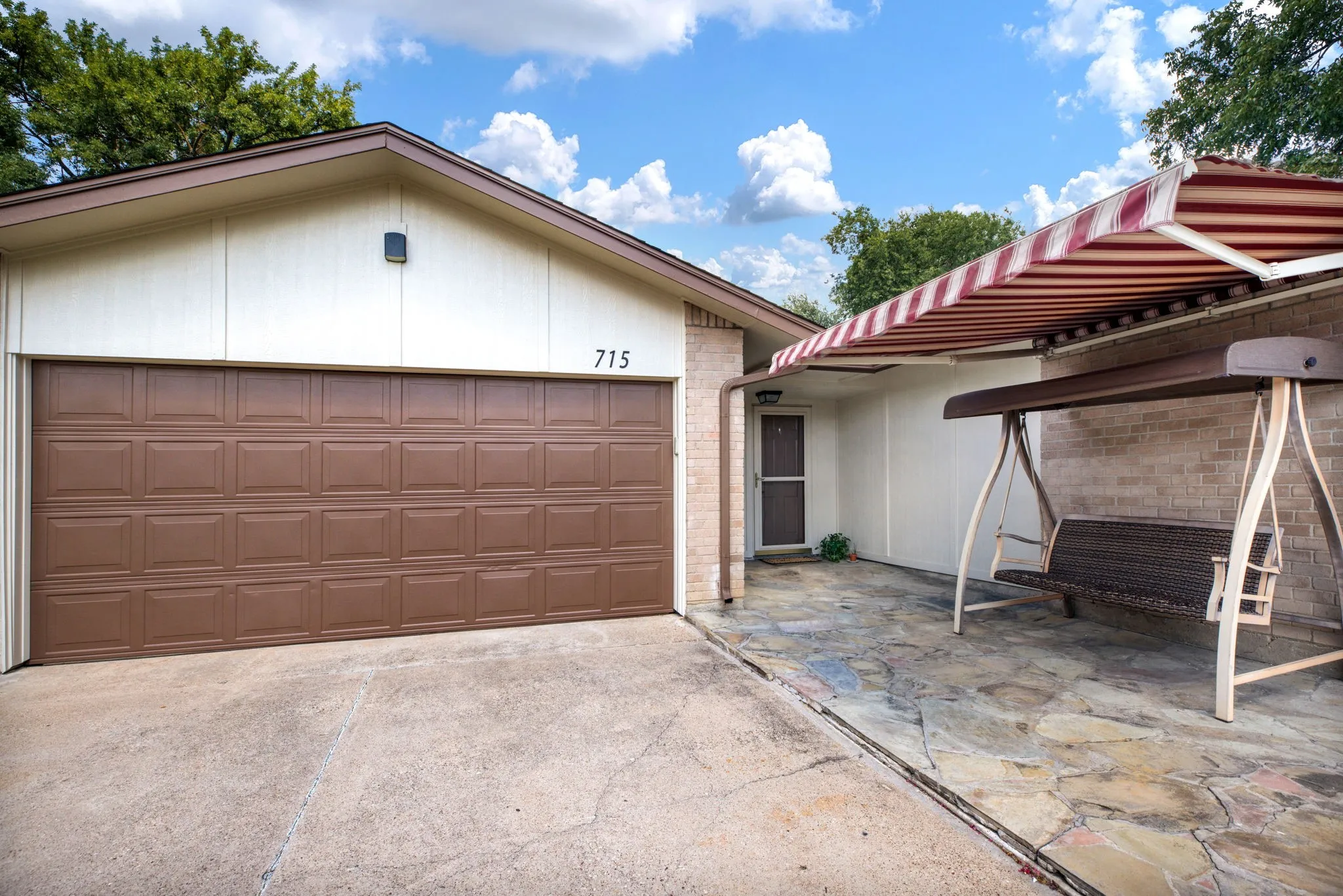 Single Family Residence For Sale in Tarrant County , 715 Salem Drive, Arlington, Texas 76014, 4 Bedroom, 2 Bathroom, 2 Garage spaces, 2,146 Sqft, built in 1977, mls#21393607, Real Estate Agent in Arlington, Homes For Sale in Tarrant county, Homes For Sale in Arlington, Realtor in Arlington Texas, Real Estate Brokerage Independent Realty Texas, Luminita Cordes Realtor
