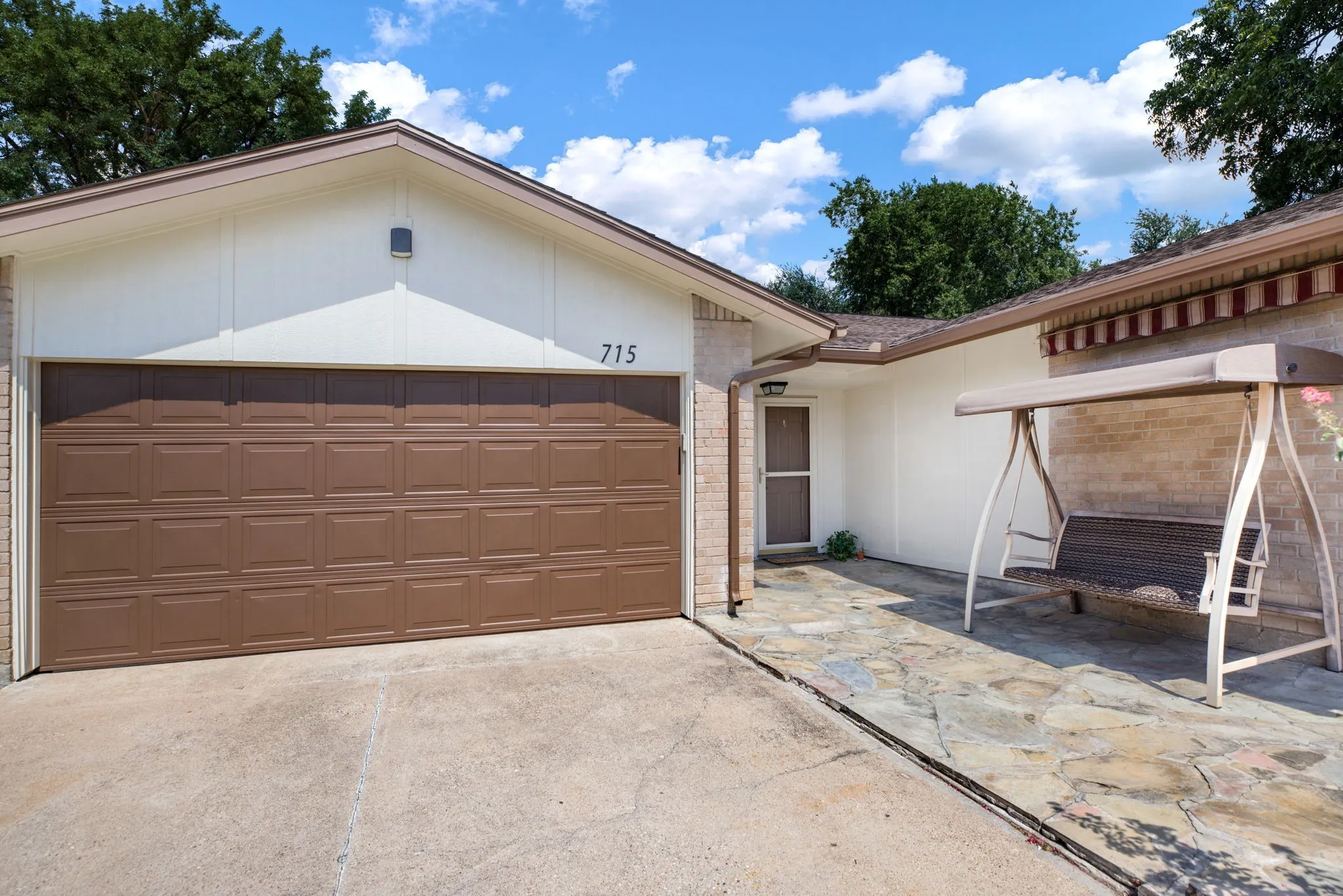 Single Family Residence For Sale in Tarrant County , 715 Salem Drive, Arlington, Texas 76014, 4 Bedroom, 2 Bathroom, 2 Garage spaces, 2,146 Sqft, built in 1977, mls#21393607, Real Estate Agent in Arlington, Homes For Sale in Tarrant county, Homes For Sale in Arlington, Realtor in Arlington Texas, Real Estate Brokerage Independent Realty Texas, Luminita Cordes Realtor