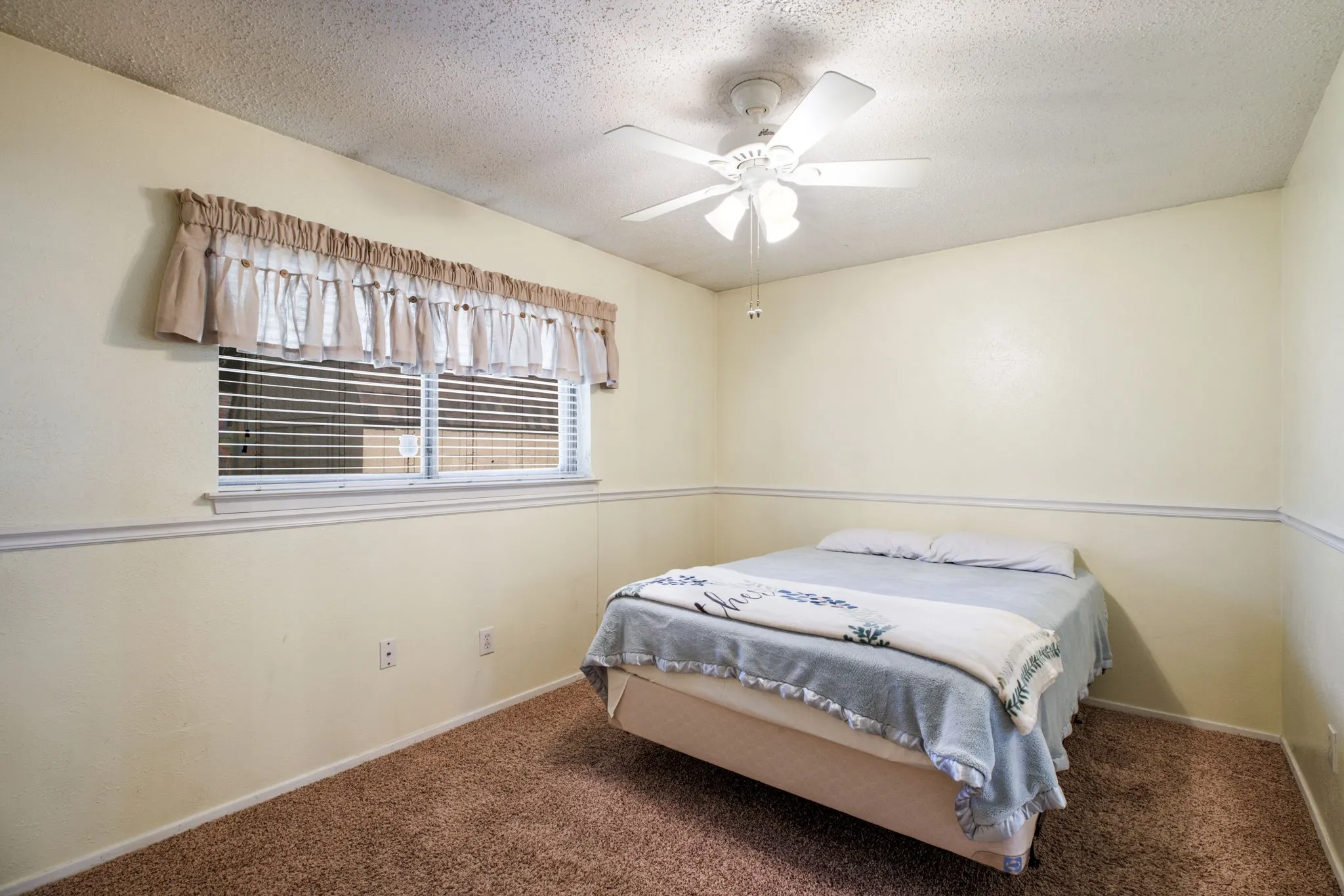 Single Family Residence For Sale in Tarrant County , 715 Salem Drive, Arlington, Texas 76014, 4 Bedroom, 2 Bathroom, 2 Garage spaces, 2,146 Sqft, built in 1977, mls#21393607, Real Estate Agent in Arlington, Homes For Sale in Tarrant county, Homes For Sale in Arlington, Realtor in Arlington Texas, Real Estate Brokerage Independent Realty Texas, Luminita Cordes Realtor