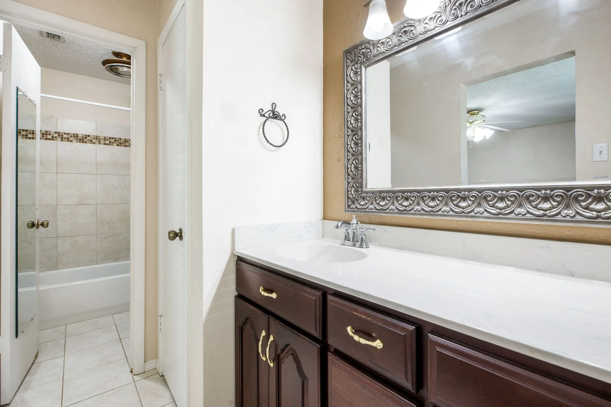 Single Family Residence For Sale in Tarrant County , 715 Salem Drive, Arlington, Texas 76014, 4 Bedroom, 2 Bathroom, 2 Garage spaces, 2,146 Sqft, built in 1977, mls#21393607, Real Estate Agent in Arlington, Homes For Sale in Tarrant county, Homes For Sale in Arlington, Realtor in Arlington Texas, Real Estate Brokerage Independent Realty Texas, Luminita Cordes Realtor