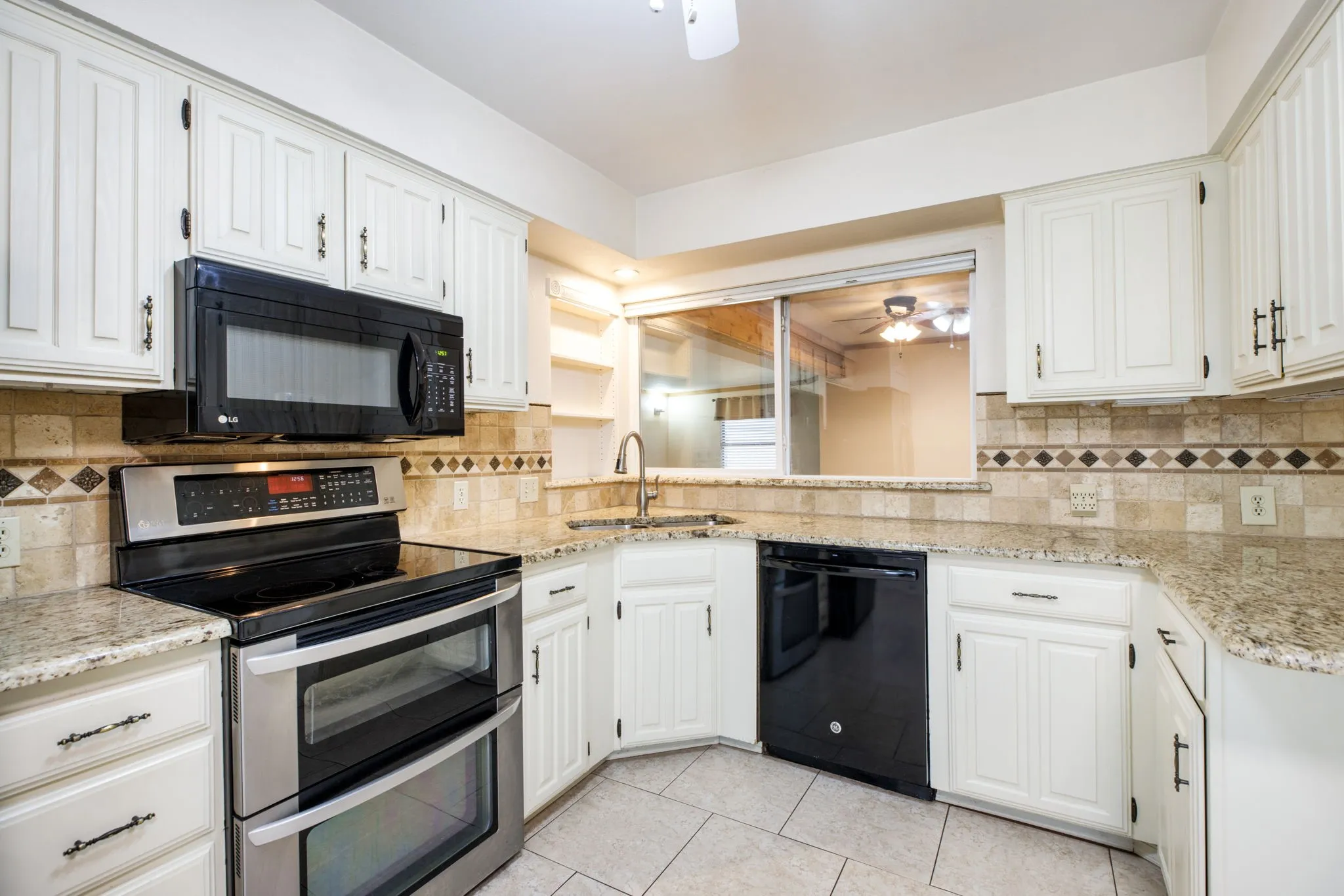 Single Family Residence For Sale in Tarrant County , 715 Salem Drive, Arlington, Texas 76014, 4 Bedroom, 2 Bathroom, 2 Garage spaces, 2,146 Sqft, built in 1977, mls#21393607, Real Estate Agent in Arlington, Homes For Sale in Tarrant county, Homes For Sale in Arlington, Realtor in Arlington Texas, Real Estate Brokerage Independent Realty Texas, Luminita Cordes Realtor