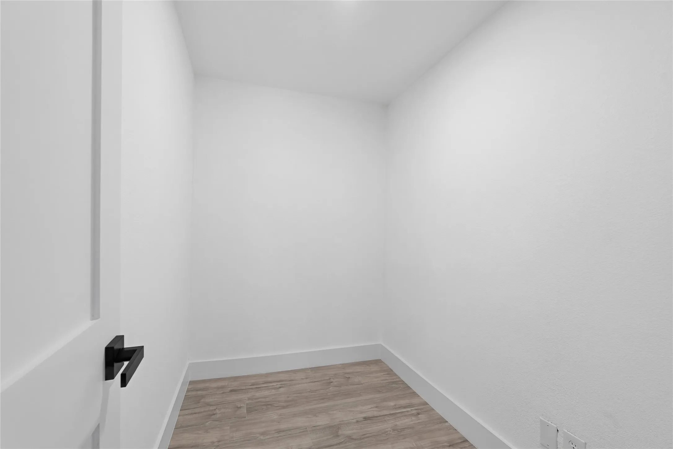 Single Family Residence For Sale in Tarrant County , 1504 Daniel Drive, Arlington, Texas 76010, 4 Bedroom, 2 Bathroom, Garage spaces, 1,239 Sqft, built in 1955, mls#21394531, Real Estate Agent in Arlington, Homes For Sale in Tarrant county, Homes For Sale in Arlington, Realtor in Arlington Texas, Real Estate Brokerage Independent Realty Texas, Luminita Cordes Realtor