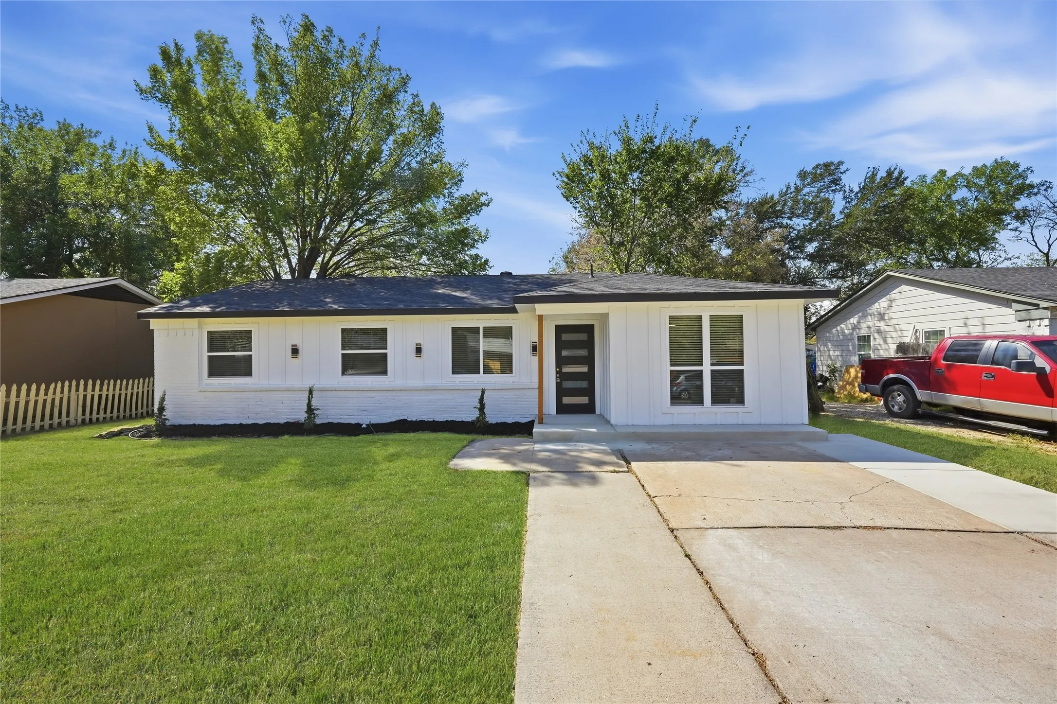 Single Family Residence For Sale in Tarrant County , 1504 Daniel Drive, Arlington, Texas 76010, 4 Bedroom, 2 Bathroom, Garage spaces, 1,239 Sqft, built in 1955, mls#21394531, Real Estate Agent in Arlington, Homes For Sale in Tarrant county, Homes For Sale in Arlington, Realtor in Arlington Texas, Real Estate Brokerage Independent Realty Texas, Luminita Cordes Realtor