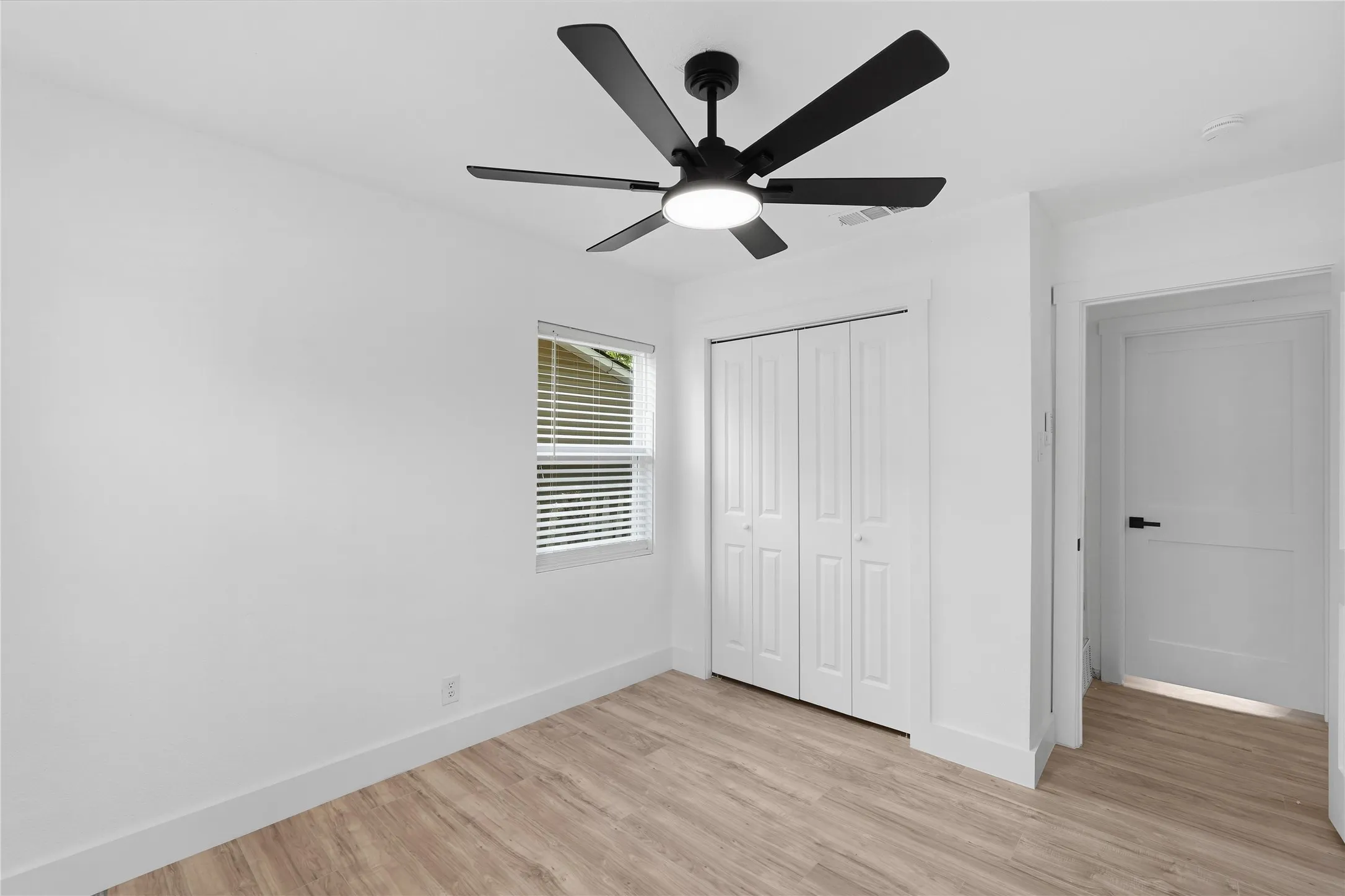 Single Family Residence For Sale in Tarrant County , 1504 Daniel Drive, Arlington, Texas 76010, 4 Bedroom, 2 Bathroom, Garage spaces, 1,239 Sqft, built in 1955, mls#21394531, Real Estate Agent in Arlington, Homes For Sale in Tarrant county, Homes For Sale in Arlington, Realtor in Arlington Texas, Real Estate Brokerage Independent Realty Texas, Luminita Cordes Realtor