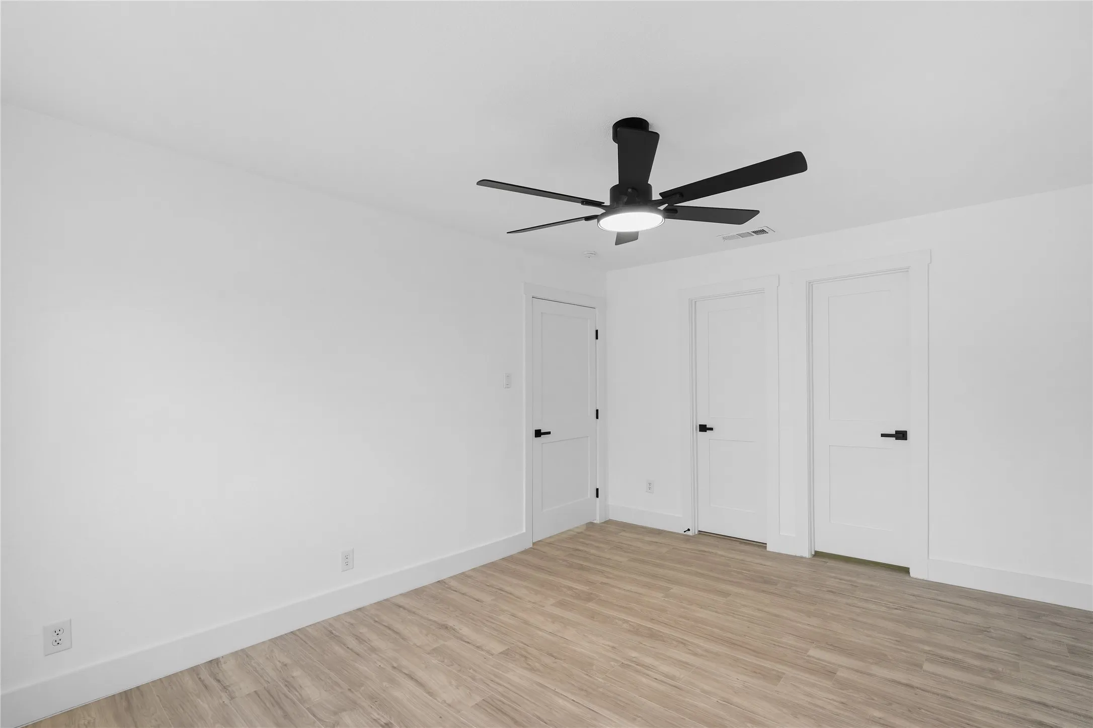 Single Family Residence For Sale in Tarrant County , 1504 Daniel Drive, Arlington, Texas 76010, 4 Bedroom, 2 Bathroom, Garage spaces, 1,239 Sqft, built in 1955, mls#21394531, Real Estate Agent in Arlington, Homes For Sale in Tarrant county, Homes For Sale in Arlington, Realtor in Arlington Texas, Real Estate Brokerage Independent Realty Texas, Luminita Cordes Realtor