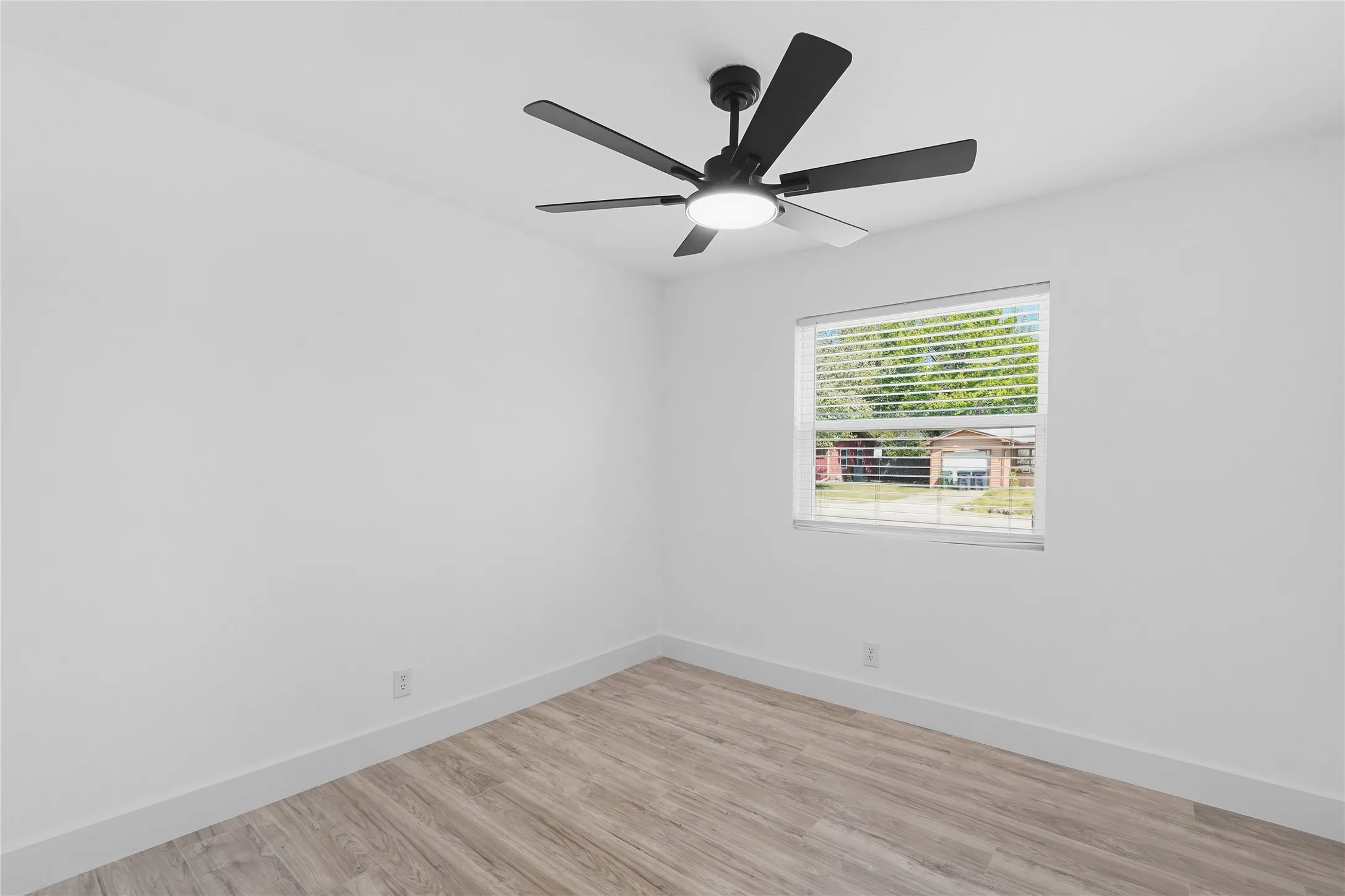 Single Family Residence For Sale in Tarrant County , 1504 Daniel Drive, Arlington, Texas 76010, 4 Bedroom, 2 Bathroom, Garage spaces, 1,239 Sqft, built in 1955, mls#21394531, Real Estate Agent in Arlington, Homes For Sale in Tarrant county, Homes For Sale in Arlington, Realtor in Arlington Texas, Real Estate Brokerage Independent Realty Texas, Luminita Cordes Realtor