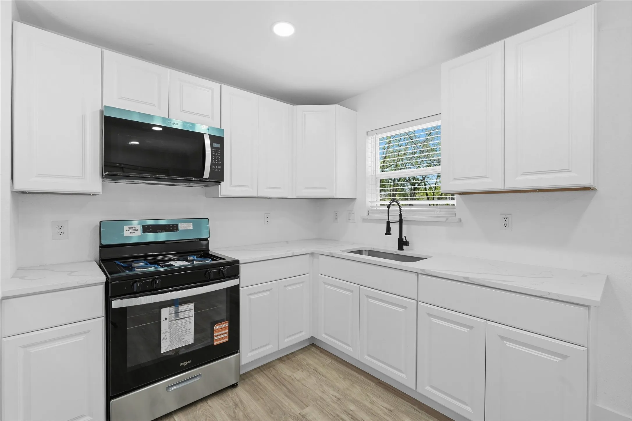 Single Family Residence For Sale in Tarrant County , 1504 Daniel Drive, Arlington, Texas 76010, 4 Bedroom, 2 Bathroom, Garage spaces, 1,239 Sqft, built in 1955, mls#21394531, Real Estate Agent in Arlington, Homes For Sale in Tarrant county, Homes For Sale in Arlington, Realtor in Arlington Texas, Real Estate Brokerage Independent Realty Texas, Luminita Cordes Realtor