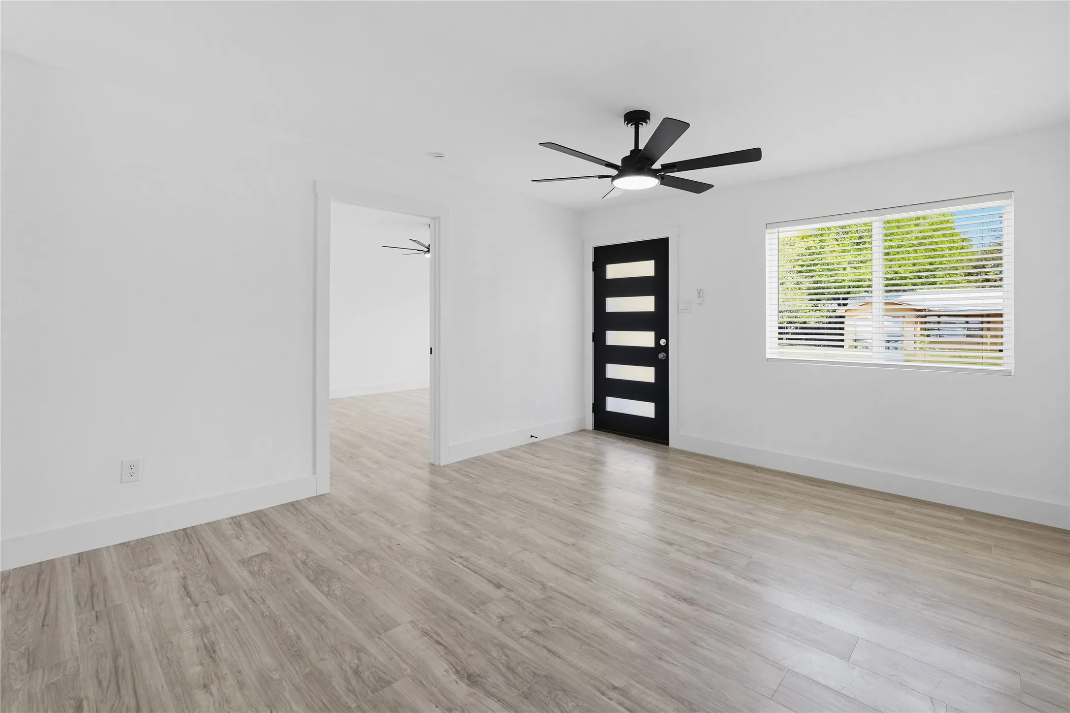 Single Family Residence For Sale in Tarrant County , 1504 Daniel Drive, Arlington, Texas 76010, 4 Bedroom, 2 Bathroom, Garage spaces, 1,239 Sqft, built in 1955, mls#21394531, Real Estate Agent in Arlington, Homes For Sale in Tarrant county, Homes For Sale in Arlington, Realtor in Arlington Texas, Real Estate Brokerage Independent Realty Texas, Luminita Cordes Realtor